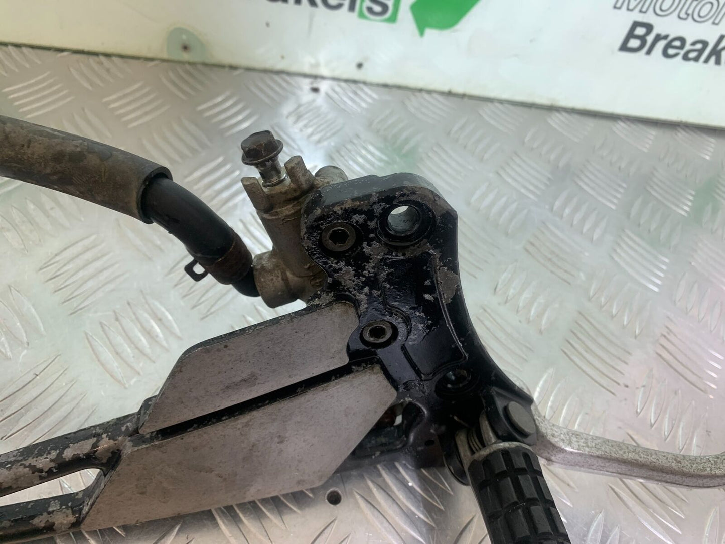 KAWASAKI ZR 750 ZEPHYR FRONT RIGHT HANGER  YEAR 1991-95 (CMB1008)