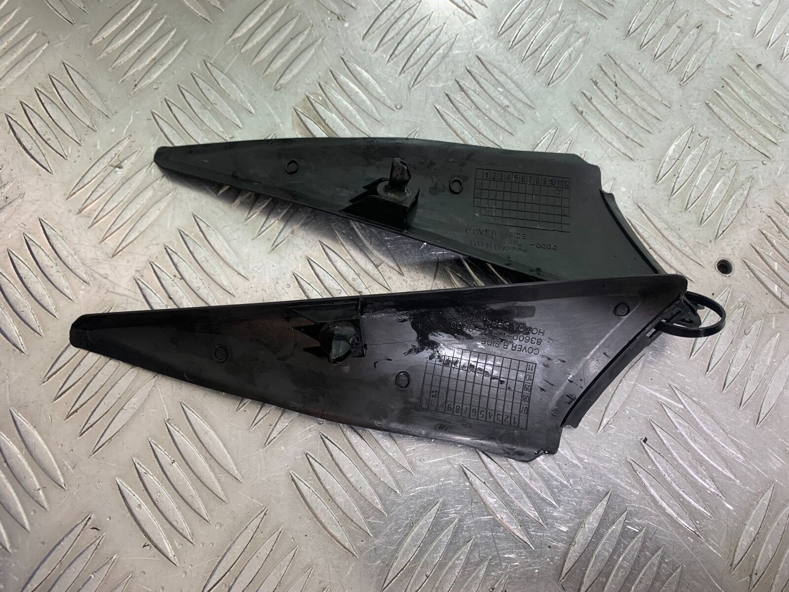 HONDA CBR1000 rr FIREBLADE LEFT & RIGHT INFILLS 2008-2011 (CMB1037)