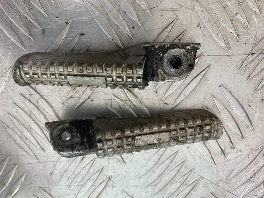 BENELLI BN125 BN 125 REAR FOOTPEGS  YEAR 2018-2021 (CMB1245)