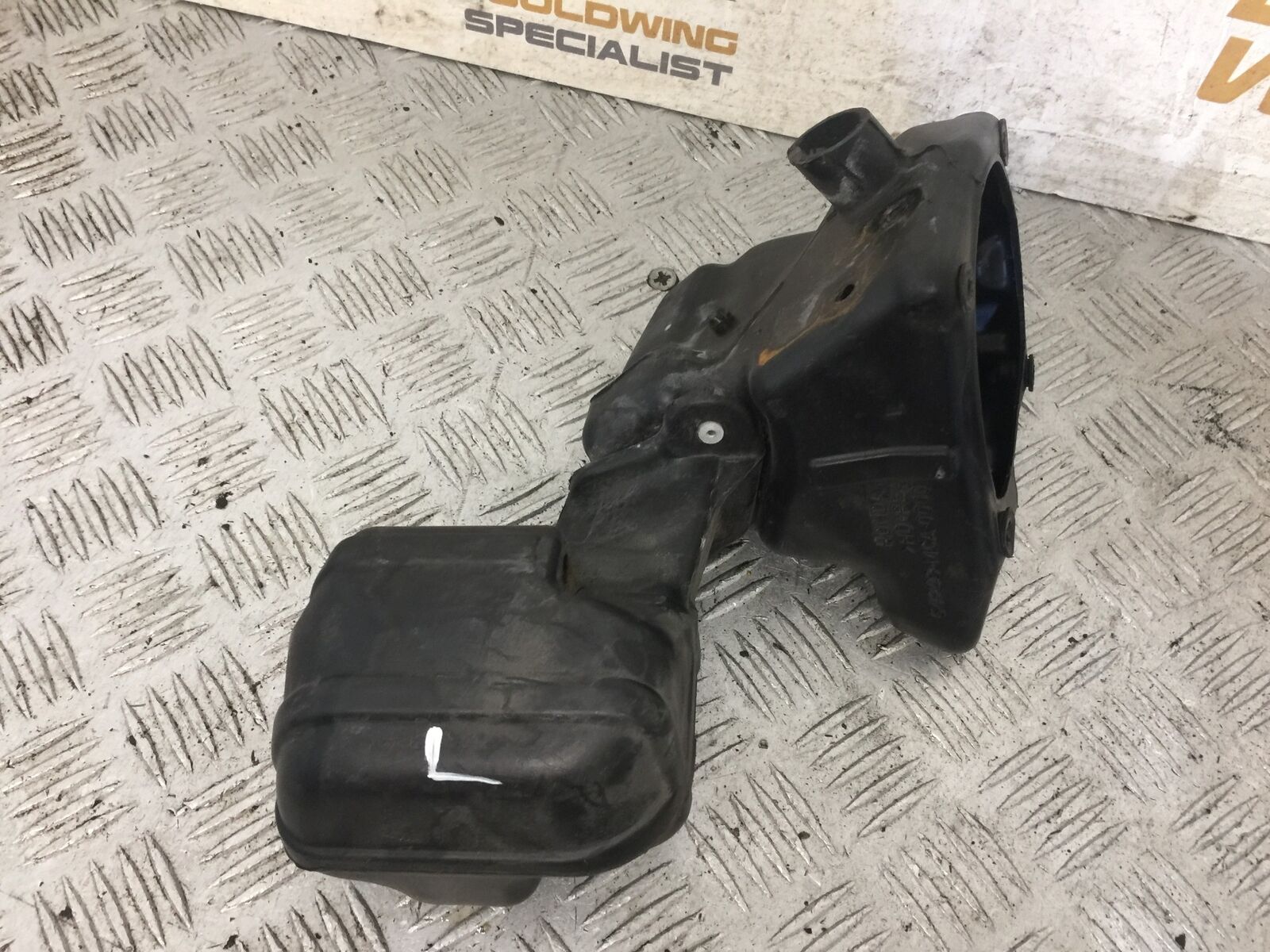 HONDA GL1800 GL 1800 LEFT FRONT SPEAKER COVER  YEAR 2004-10 ABS (STOCK 890)
