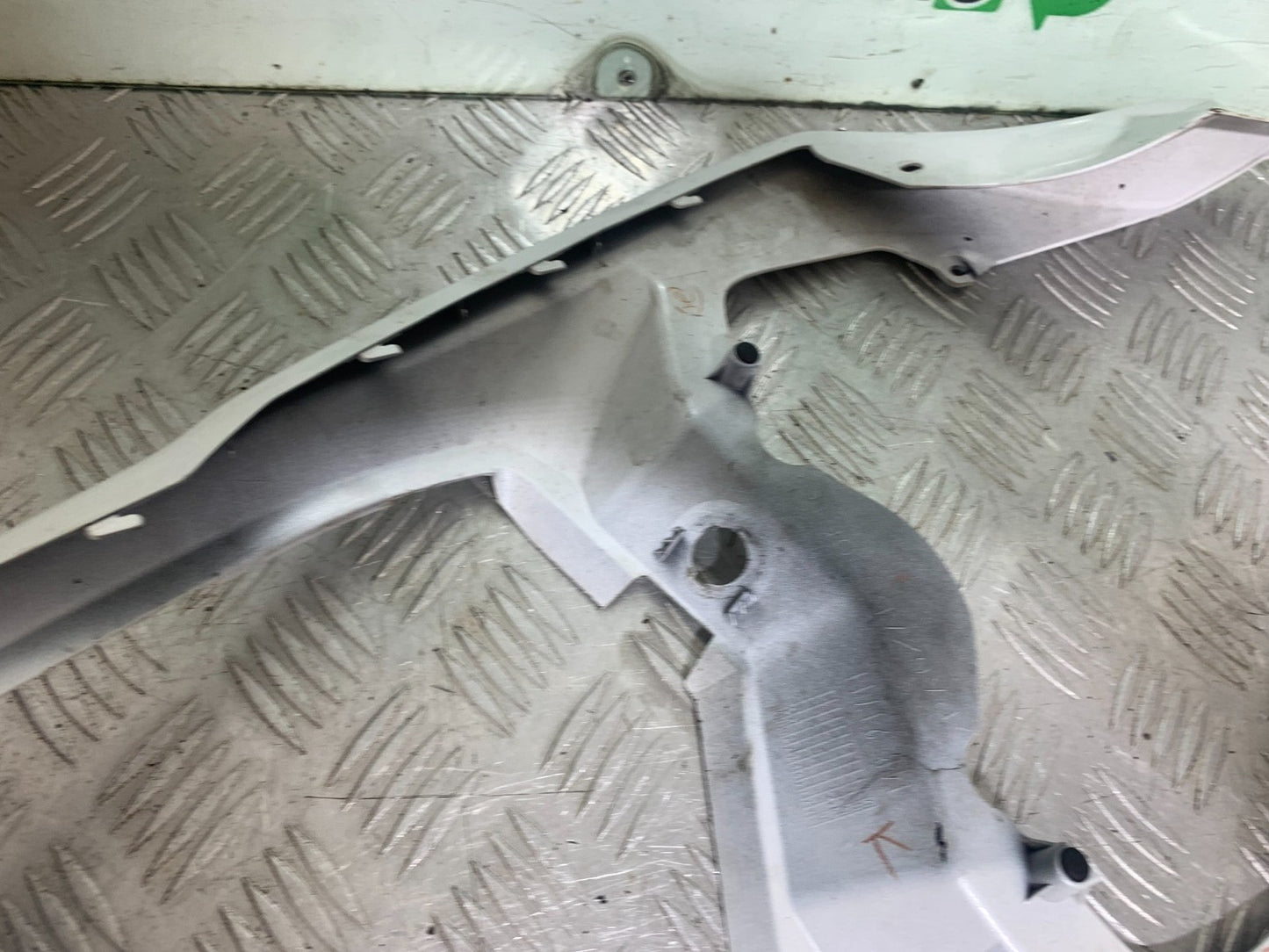 YAMAHA YZF R1 14 B BIG BANG SEAT UNIT   2009-14 (CMB1175)