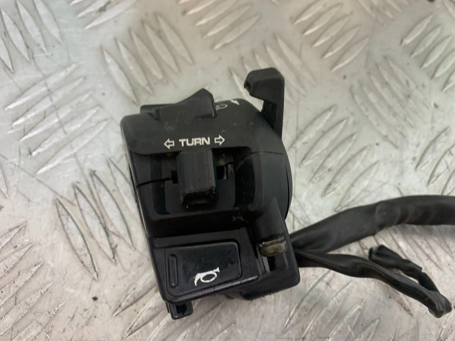 HONDA NT650 V DEAUVILLE LEFT SWITCH GEAR   YEAR 1998-01(CMB1320)
