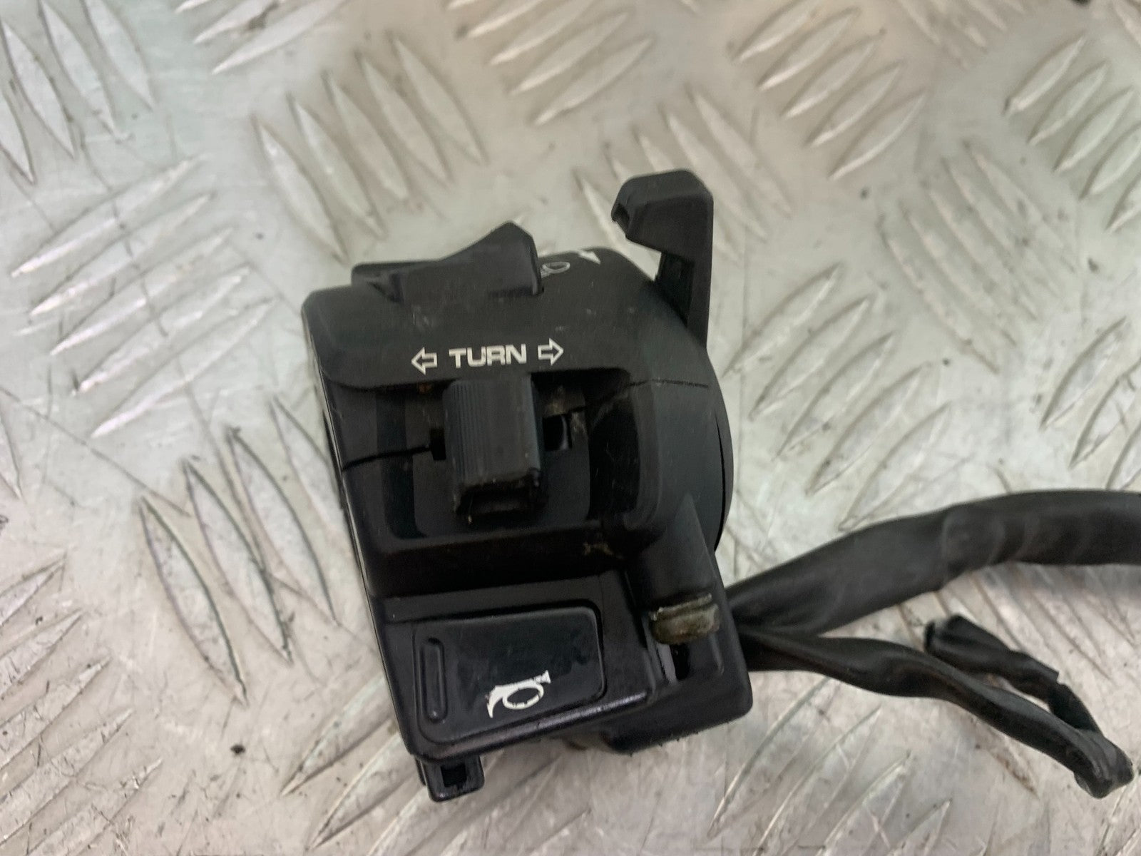 HONDA NT650 V DEAUVILLE LEFT SWITCH GEAR   YEAR 1998-01(CMB1320)