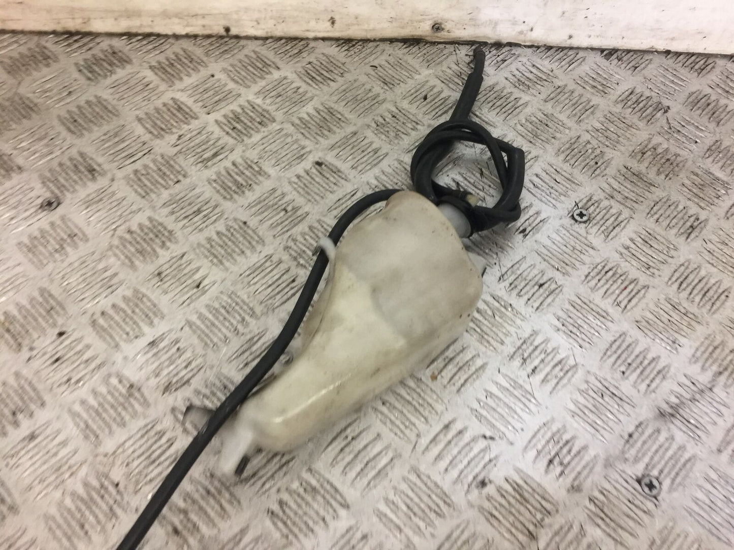 YAMAHA R6 5SL COOLANT BOTTLE  YEAR 2004 (STOCK 666)