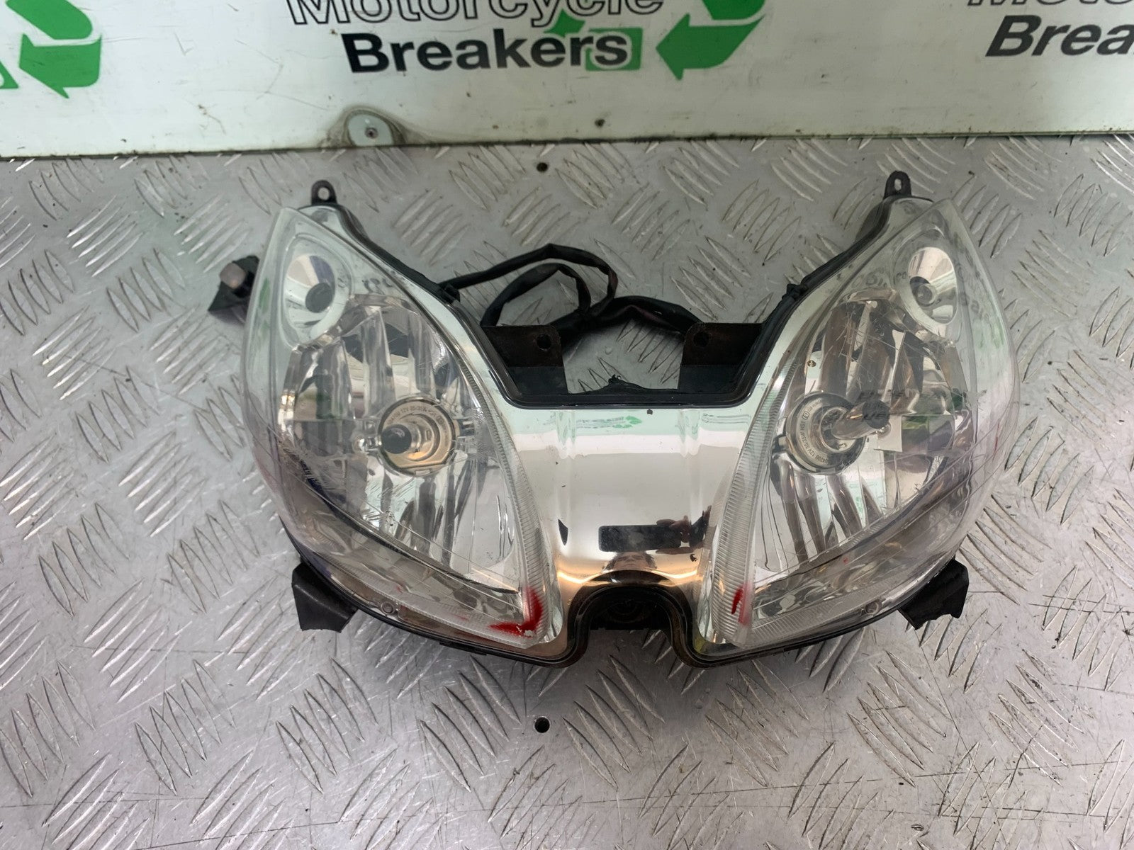 YAMAHA XMAX 250 XMAX 250 HEADLIGHT  YEAR 2006-09 (CMB1201)