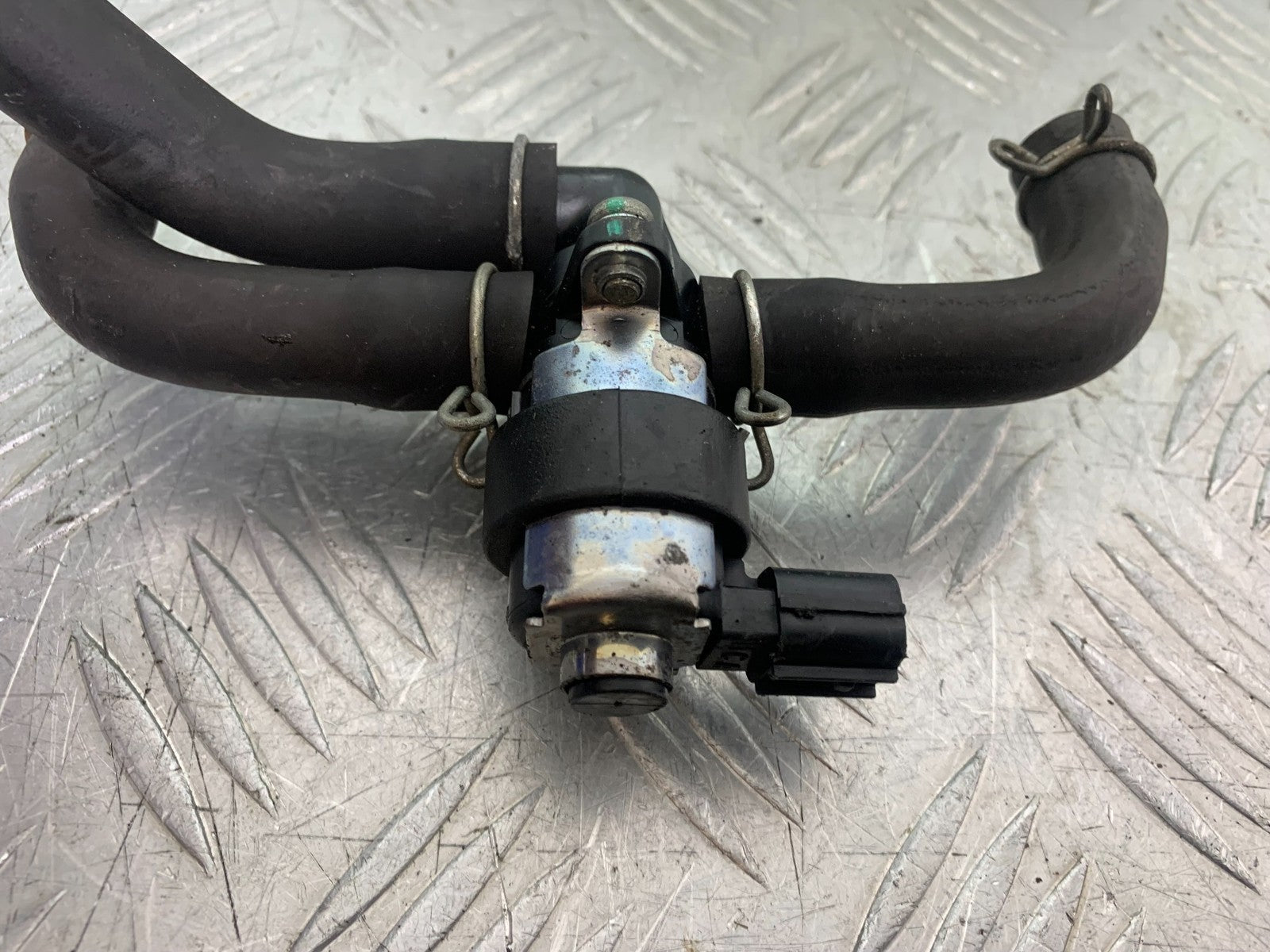 HONDA CBR1000 rr FIREBLADE AIR VALVE   2012-2016 (CMB1280)