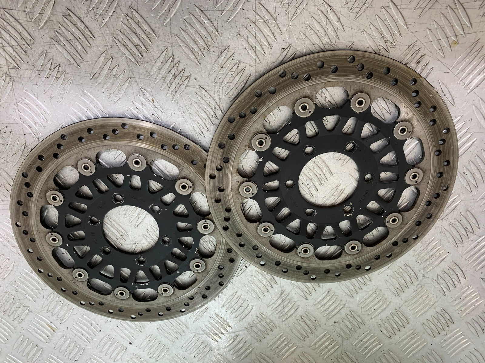 TRIUMPH 955I SPRINT RS FRONT DISCS  YEAR 1999-03 (CMB1313)
