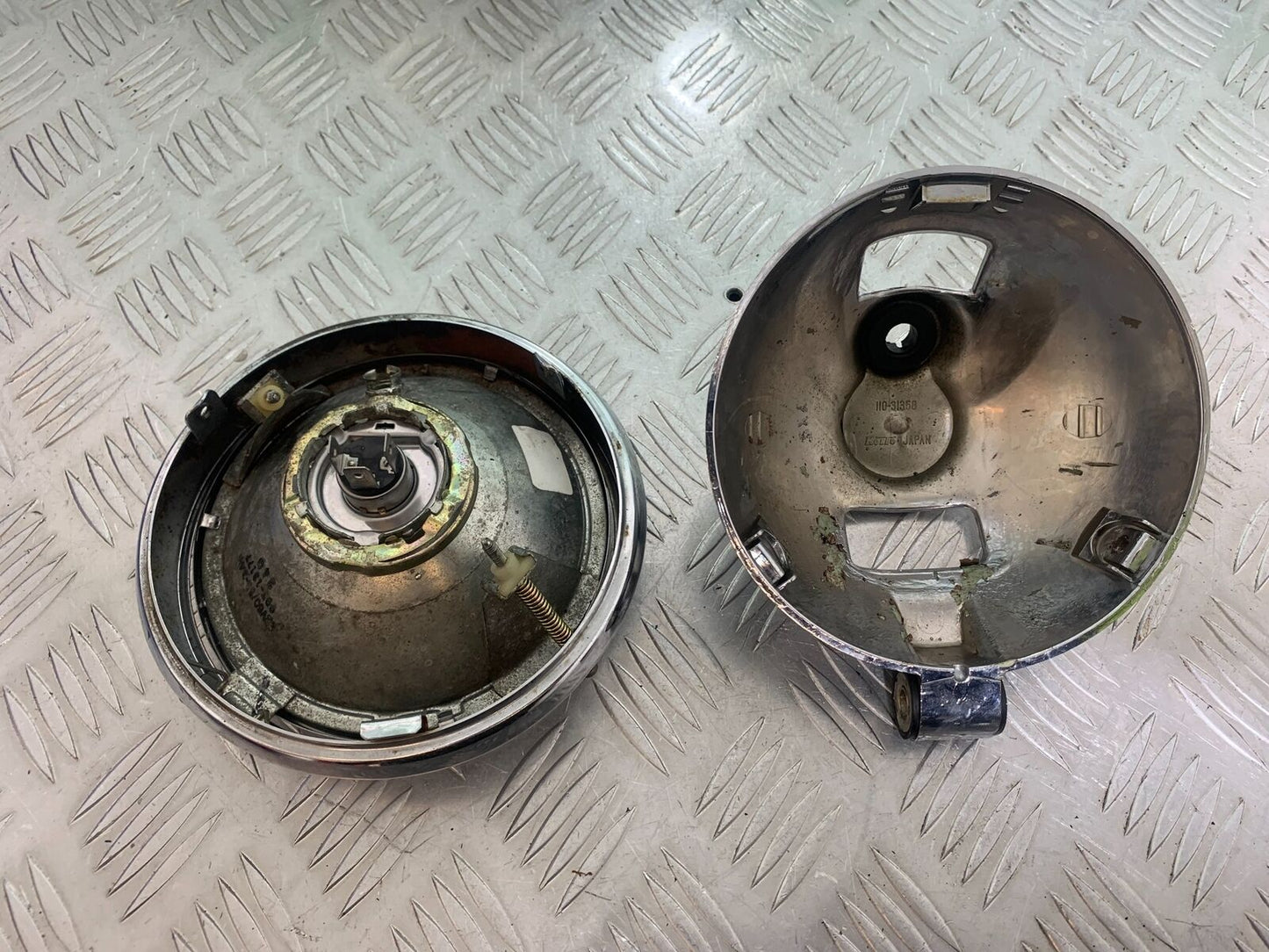 YAMAHA XV535 XV 535 VIRAGO HEADLIGHT AND BACKING  YEAR 1994-02 (CMB1044)