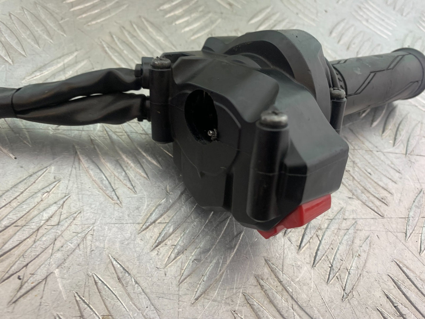 YAMAHA XSR900 XSR 900 RIGHT SWITCH GEAR YEAR 2022-2024 (CMB1215)