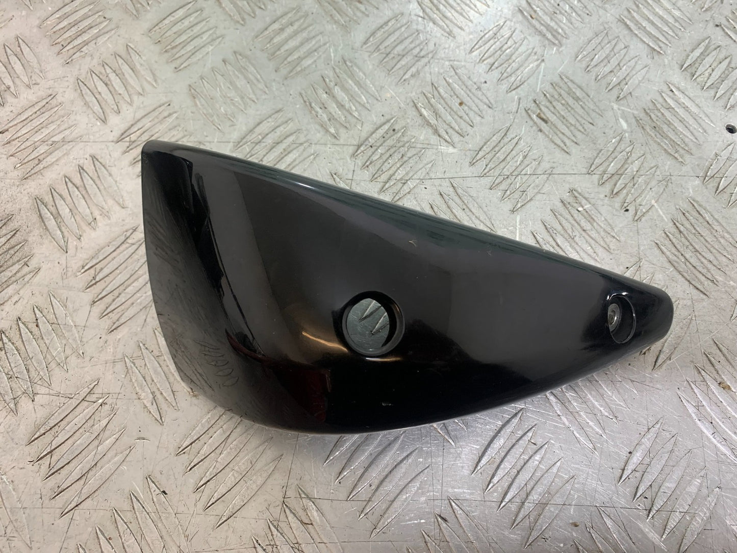YAMAHA XVS 1300 MIDNIGHT STAR LEFT SEAT PANEL   YEAR 2007-16 (CMB1200)