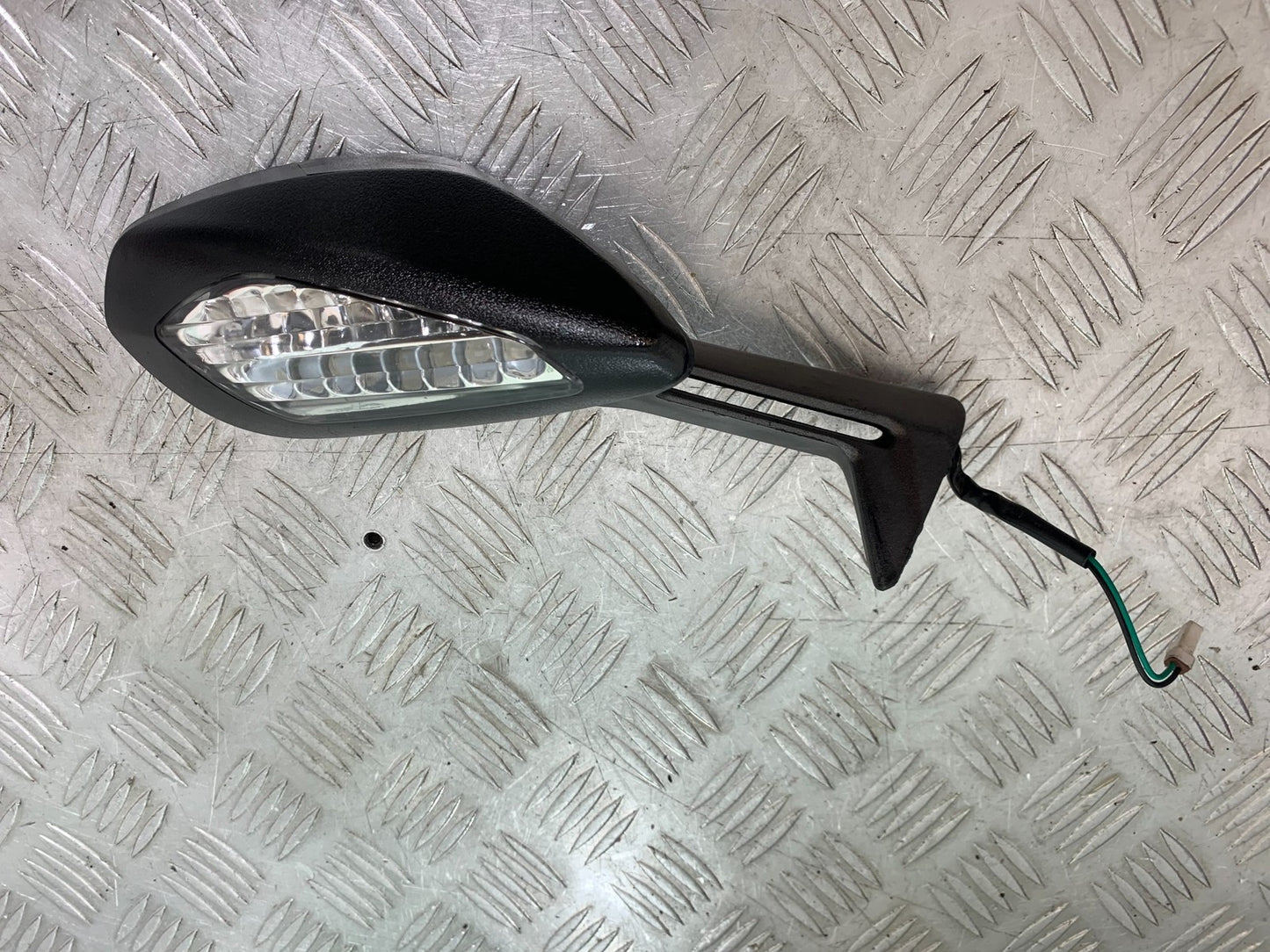 DUCATI 1299 PANIGALE RIGHT MIRROR (DAMAGED SOLD AS PARTS)  YEAR 2016 (CMB 1187)