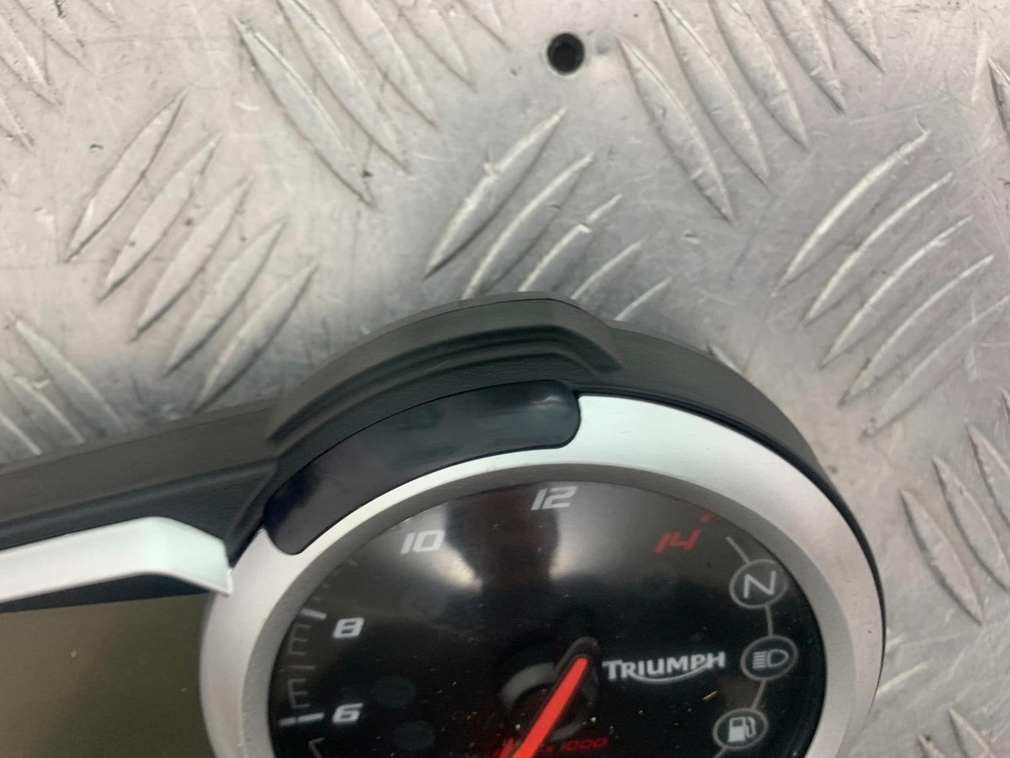 TRIUMPH 675 STREET TRIPLE RX CLOCKS SPEEDO DASH   2015- 2017 (CMB1299)