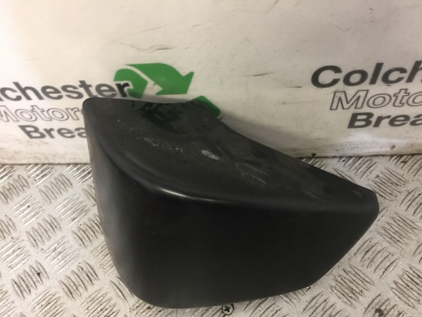HONDA VT750 VT 750 SHADOW LEFT SEAT PANEL    YEAR 1998-99 (STOCK 685)