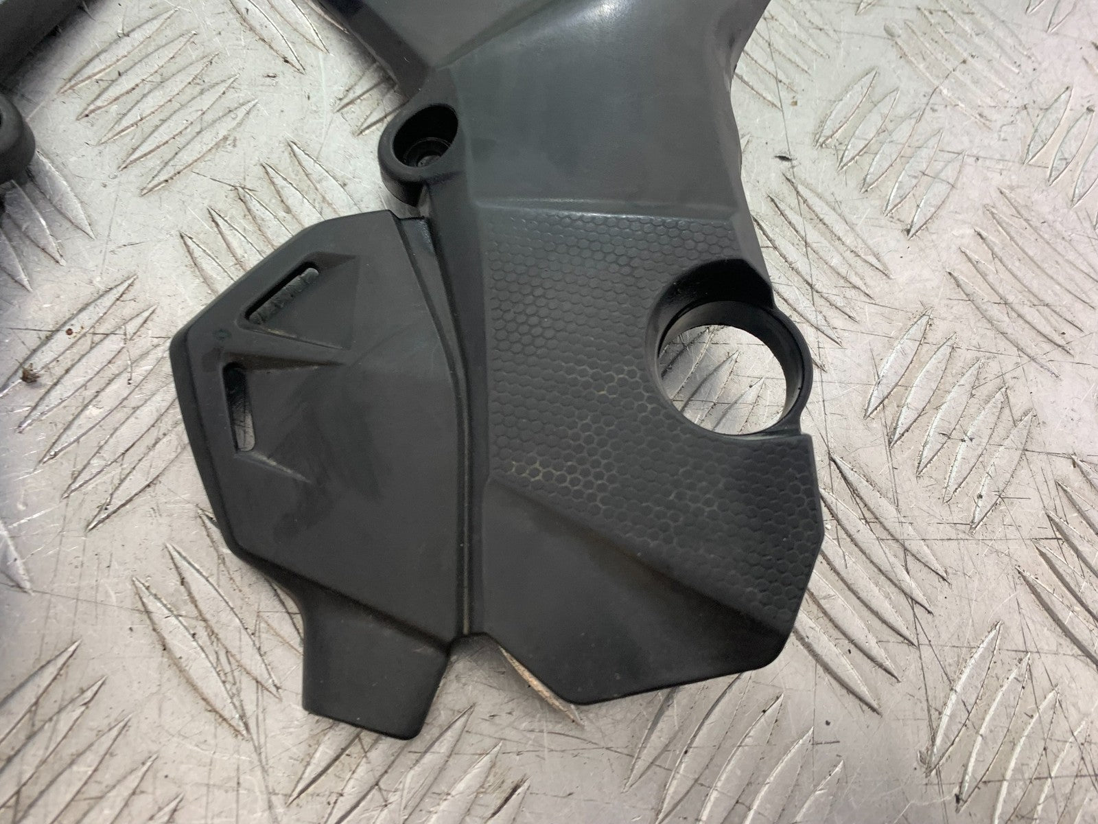 BENELLI BN125 BN 125 LEFT AND RIGHT FRAME COVERS   YEAR 2018-2021 (CMB1245)