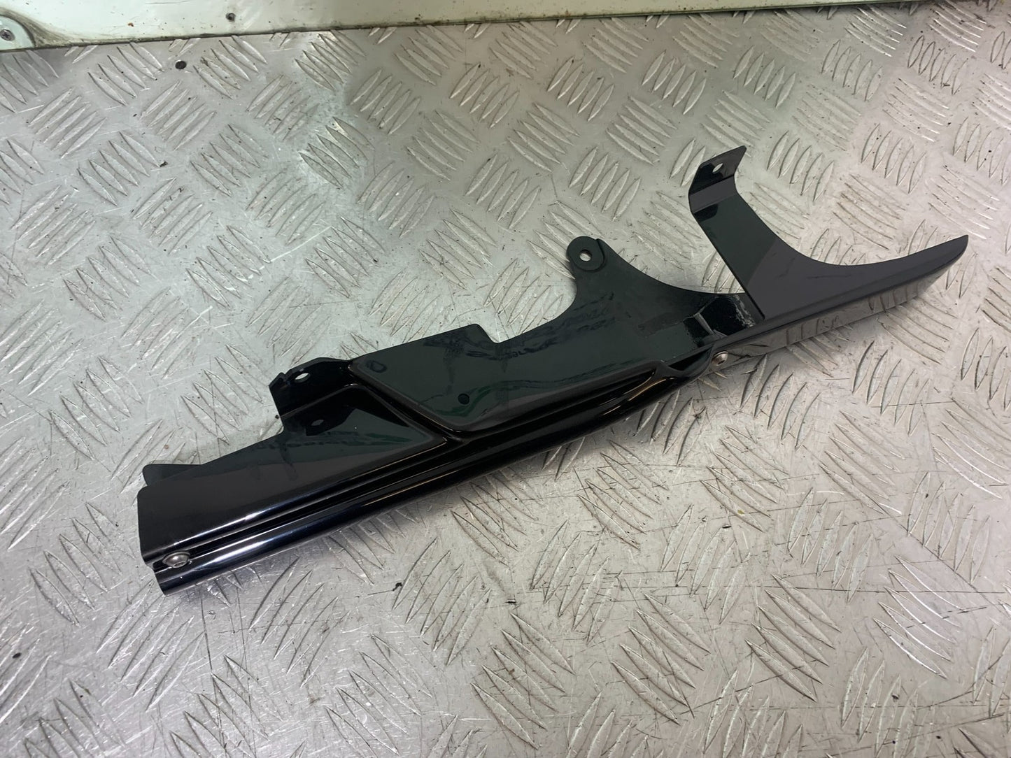 TRIUMPH 1050 SPEED TRIPLE CHAIN GUARD  YEAR 2005-2007 (CMB1322)