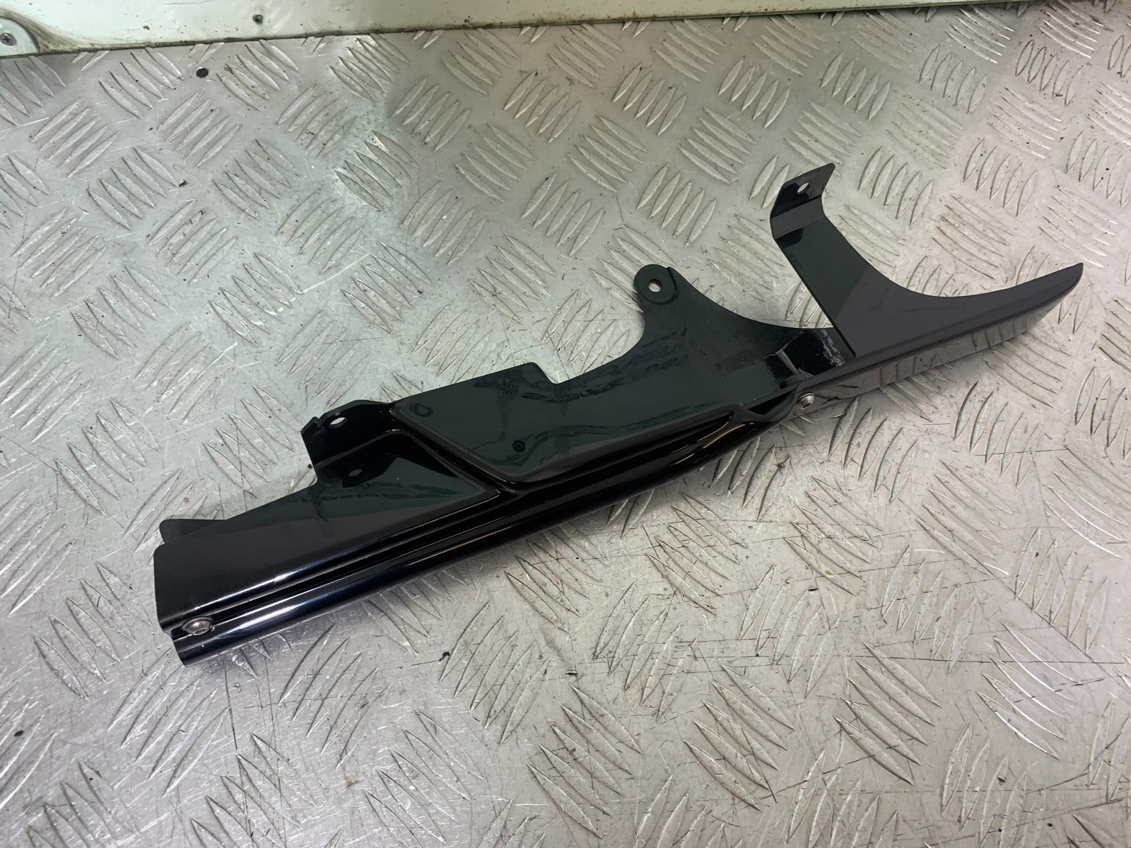 TRIUMPH 1050 SPEED TRIPLE CHAIN GUARD  YEAR 2005-2007 (CMB1322)