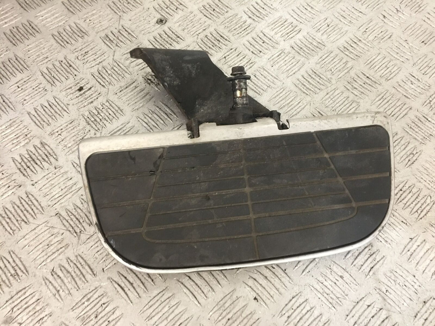 HONDA VTX1300 S LEFT FOOTBOARD  YEAR 2004-09 (STOCK 749)