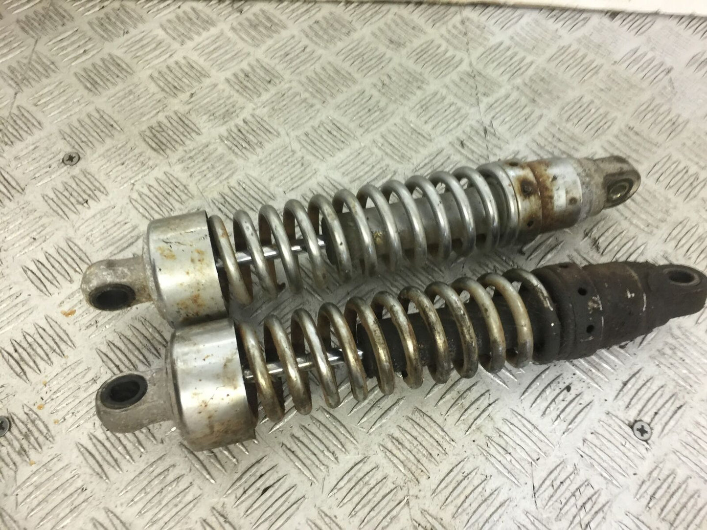 HONDA VT500 VT 500 CUSTOM REAR SHOCKS 1983-1987  (STOCK613)