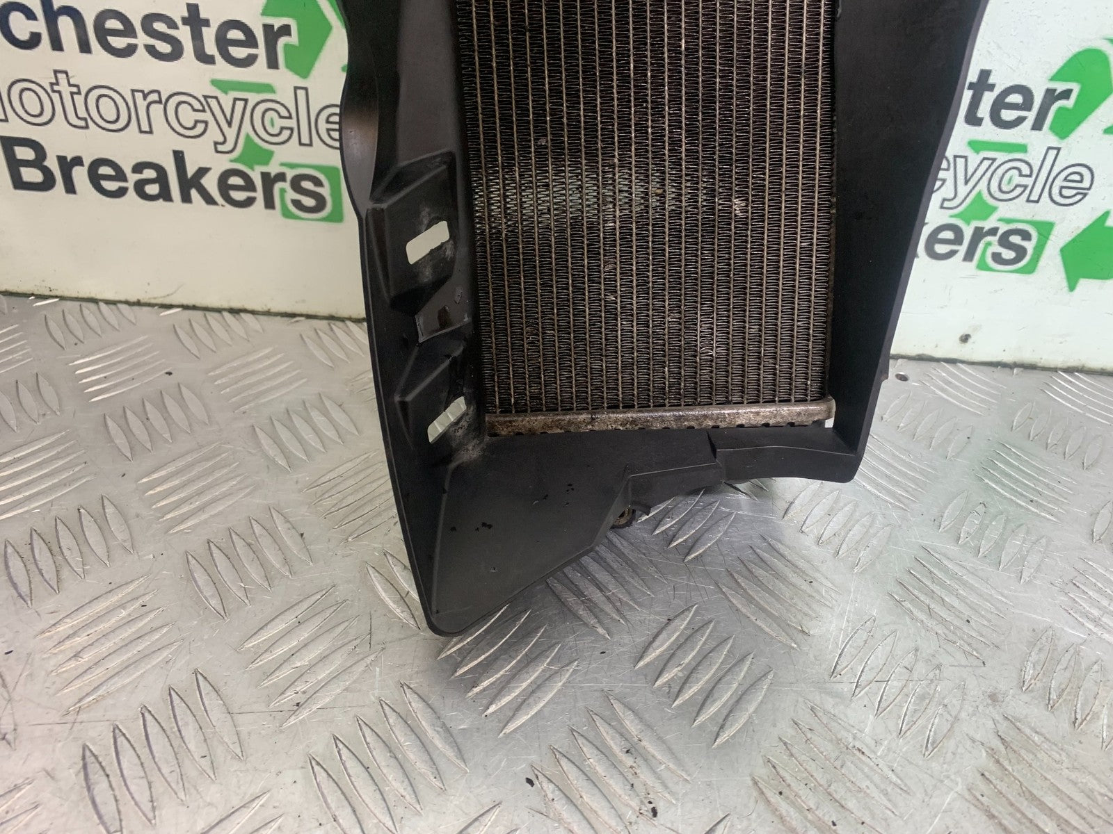 BMW R1200 R 1200 GS RIGHT RADIATOR YEAR 2013-2016 (CMB1257)