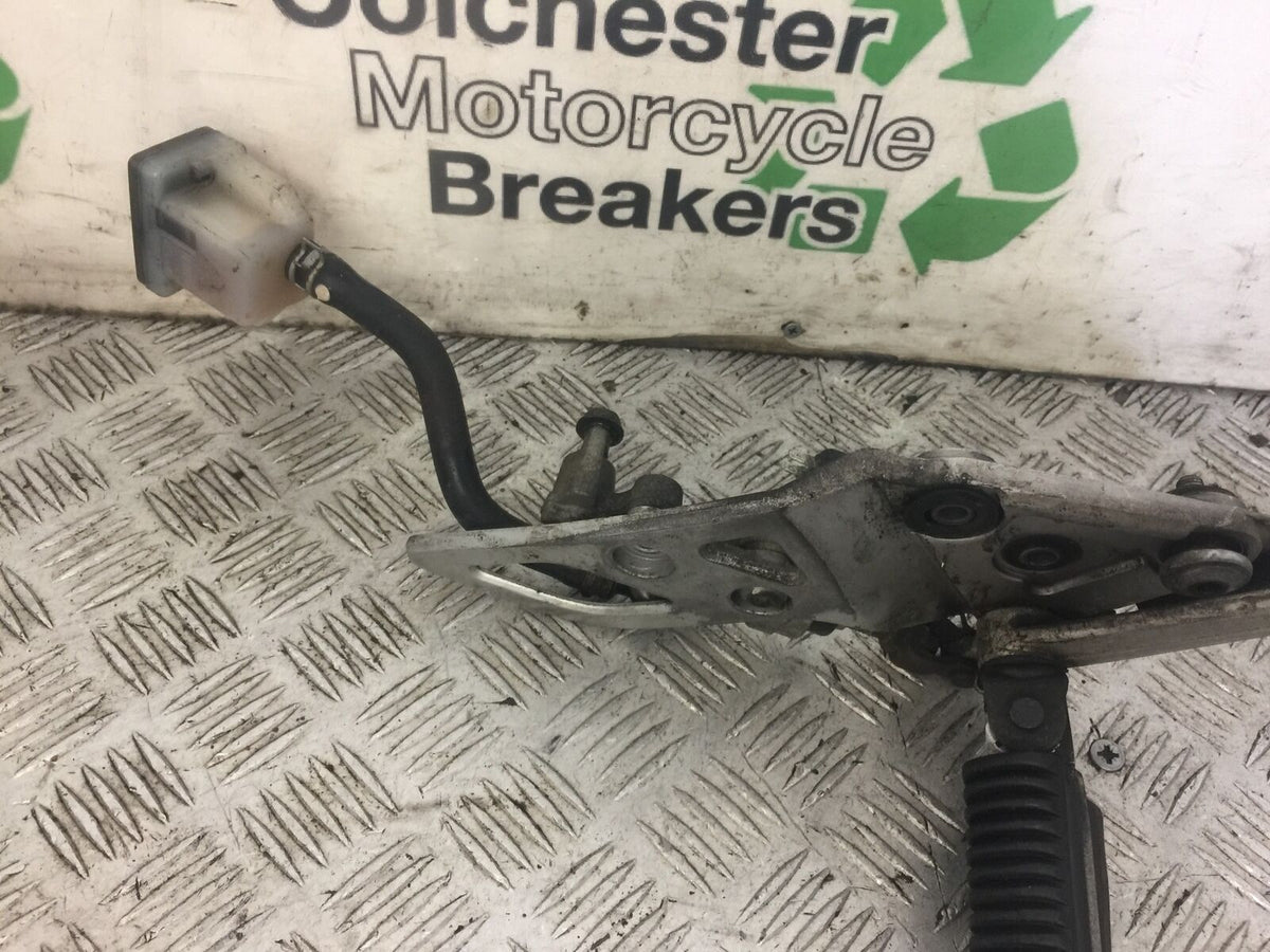 SUZUKI GSF650 GSF 650 BANDIT FRONT RIGTH HANGER   YEAR 2005 (STOCK 651)