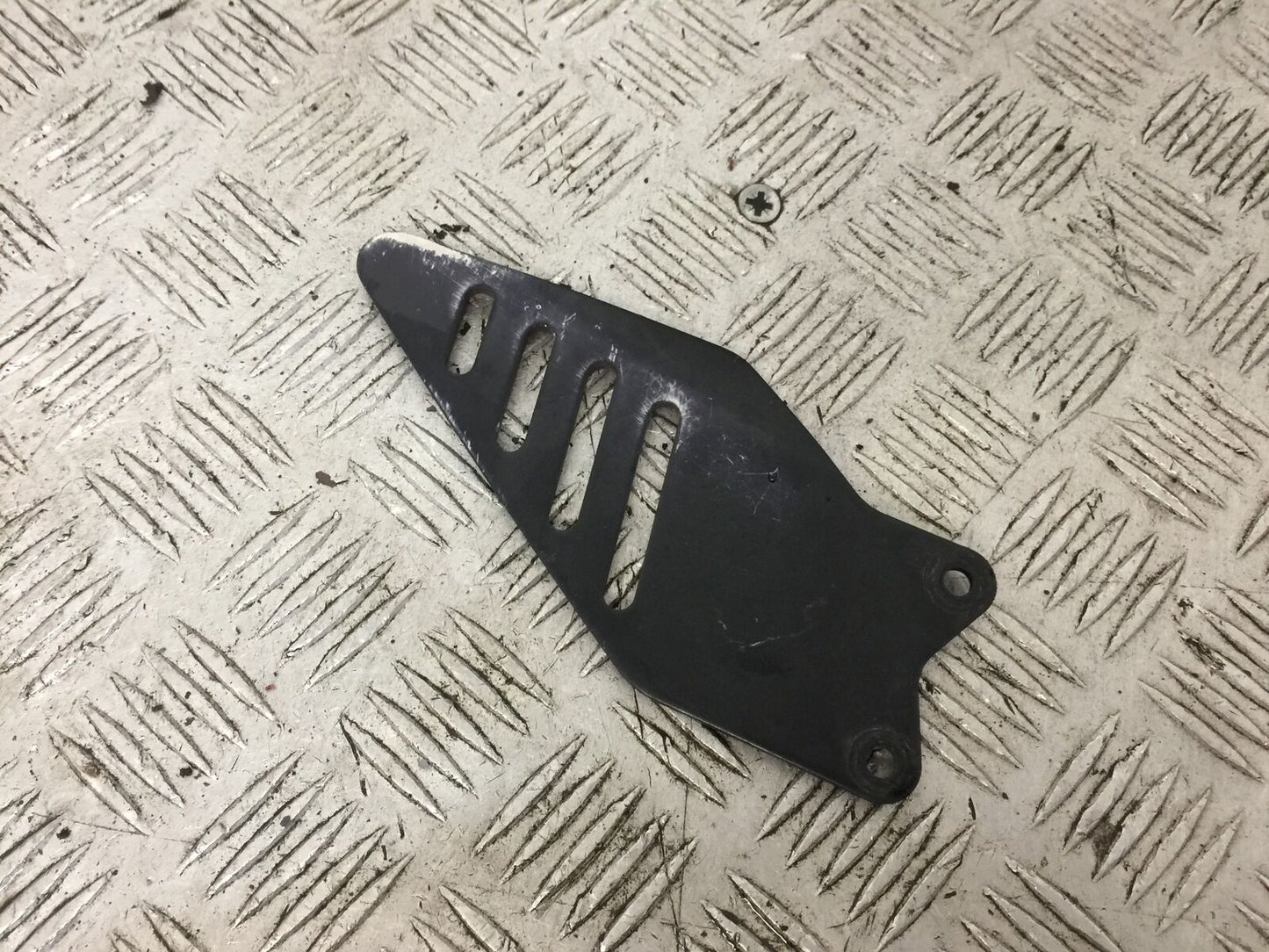 KAWASAKI ZX6R LEFT HEEL PLATE  YEAR 2009-2012  (STOCK 897)