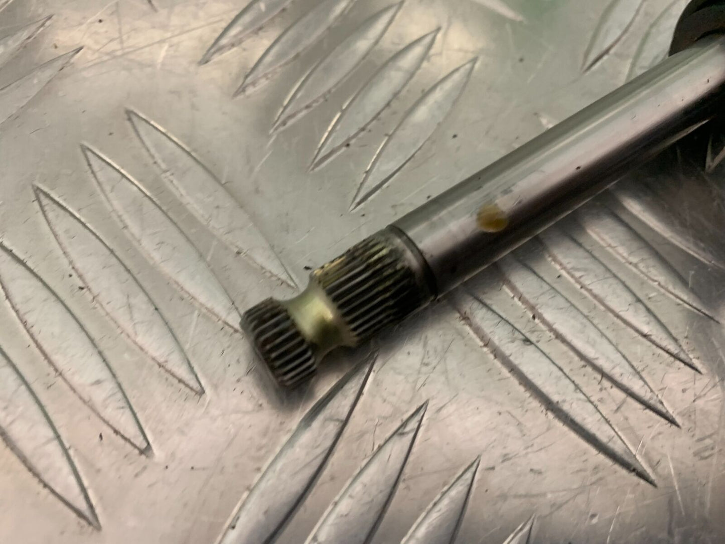 TRIUMPH 885 TIGER GEAR SHAFT  YEAR 2000