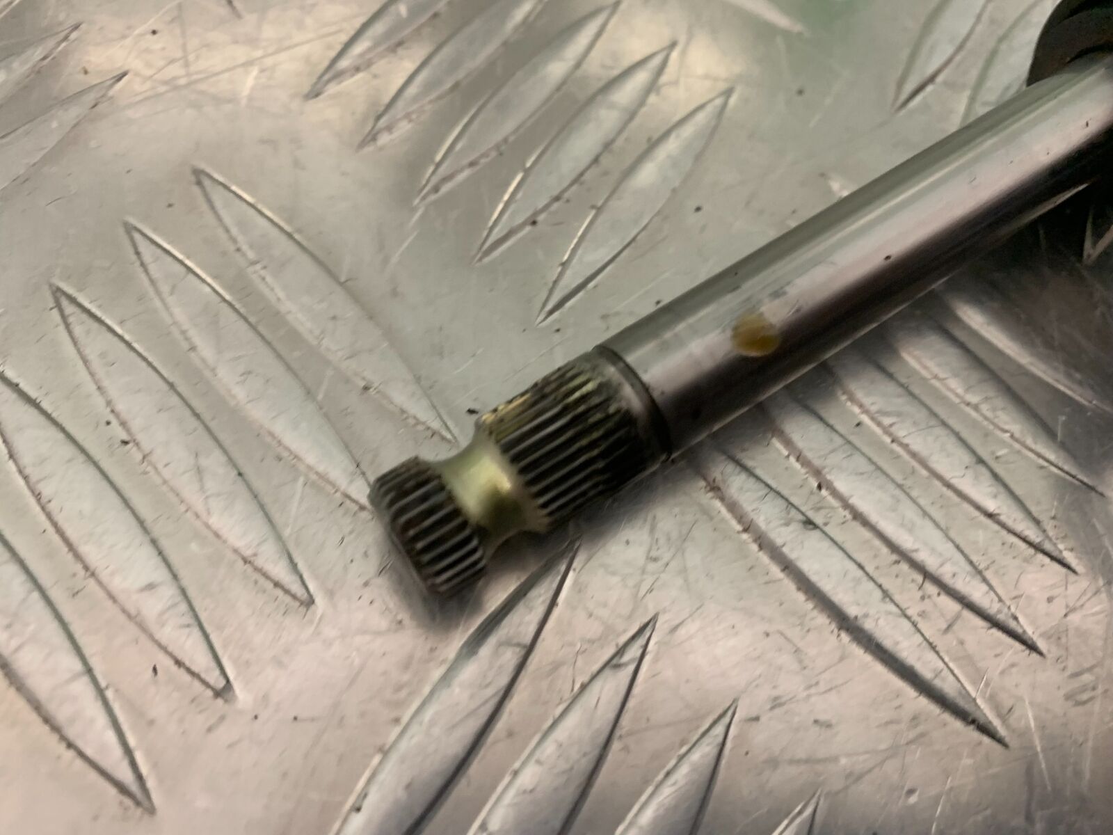 TRIUMPH 885 TIGER GEAR SHAFT  YEAR 2000