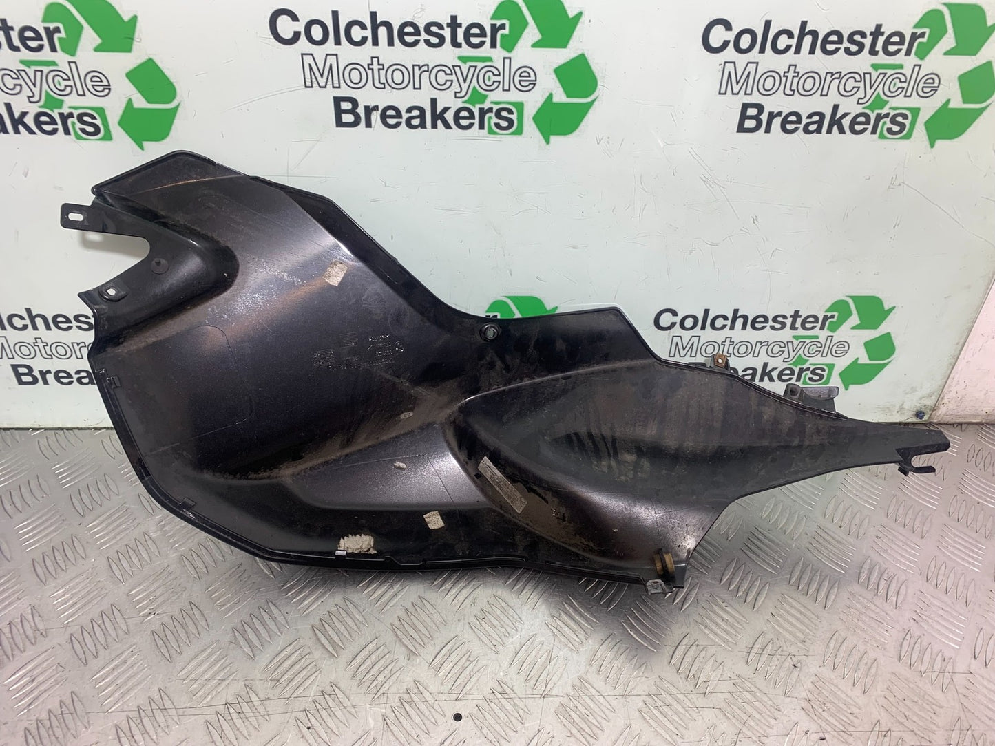 BMW K1300 S K 1300 S RIGHT TANK PANEL  YEAR 2009-16 (CMB1216)