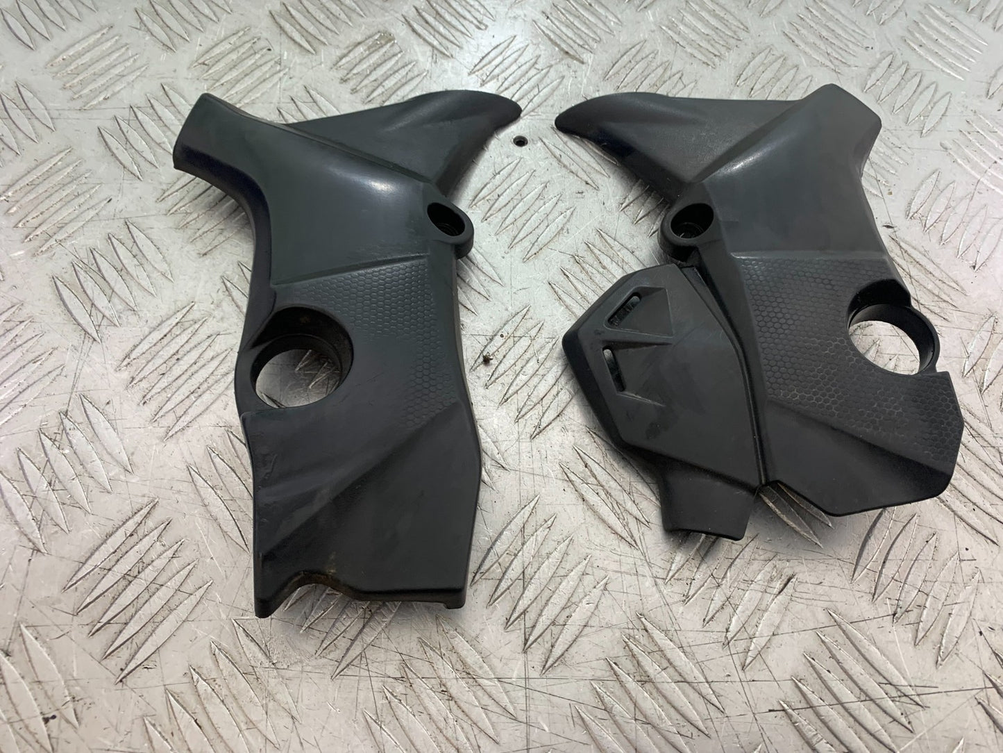 BENELLI BN125 BN 125 LEFT AND RIGHT FRAME COVERS   YEAR 2018-2021 (CMB1245)