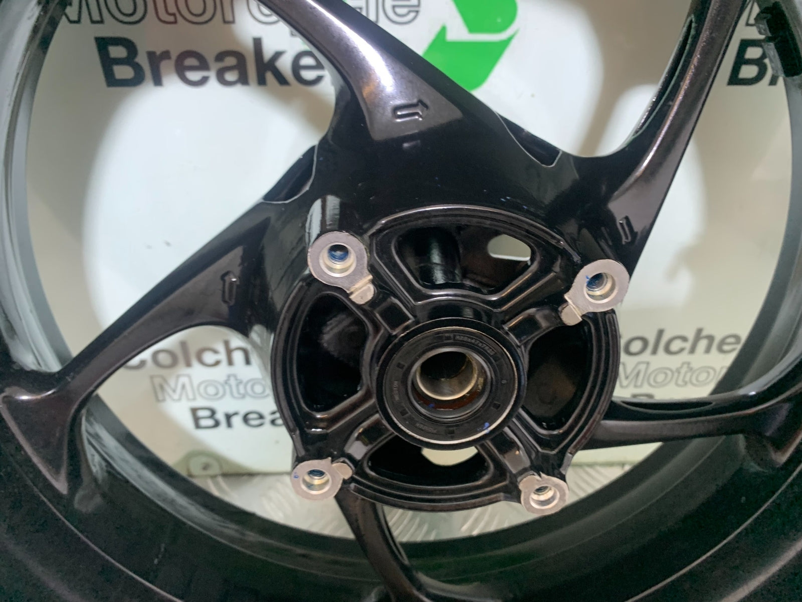 TRIUMPH TRIDENT 660 REAR WHEEL (GOOD TYRE)    YEAR 2021-2024 (CMB1148)
