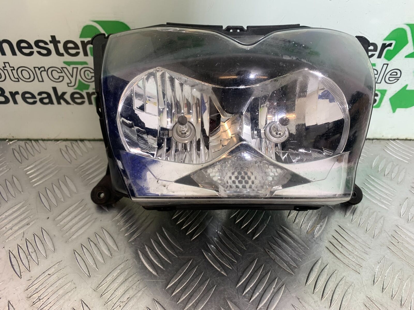 KAWASAKI Z750 Z 750 HEADLIGHT   YEAR 2004-2006  (CMB1104)