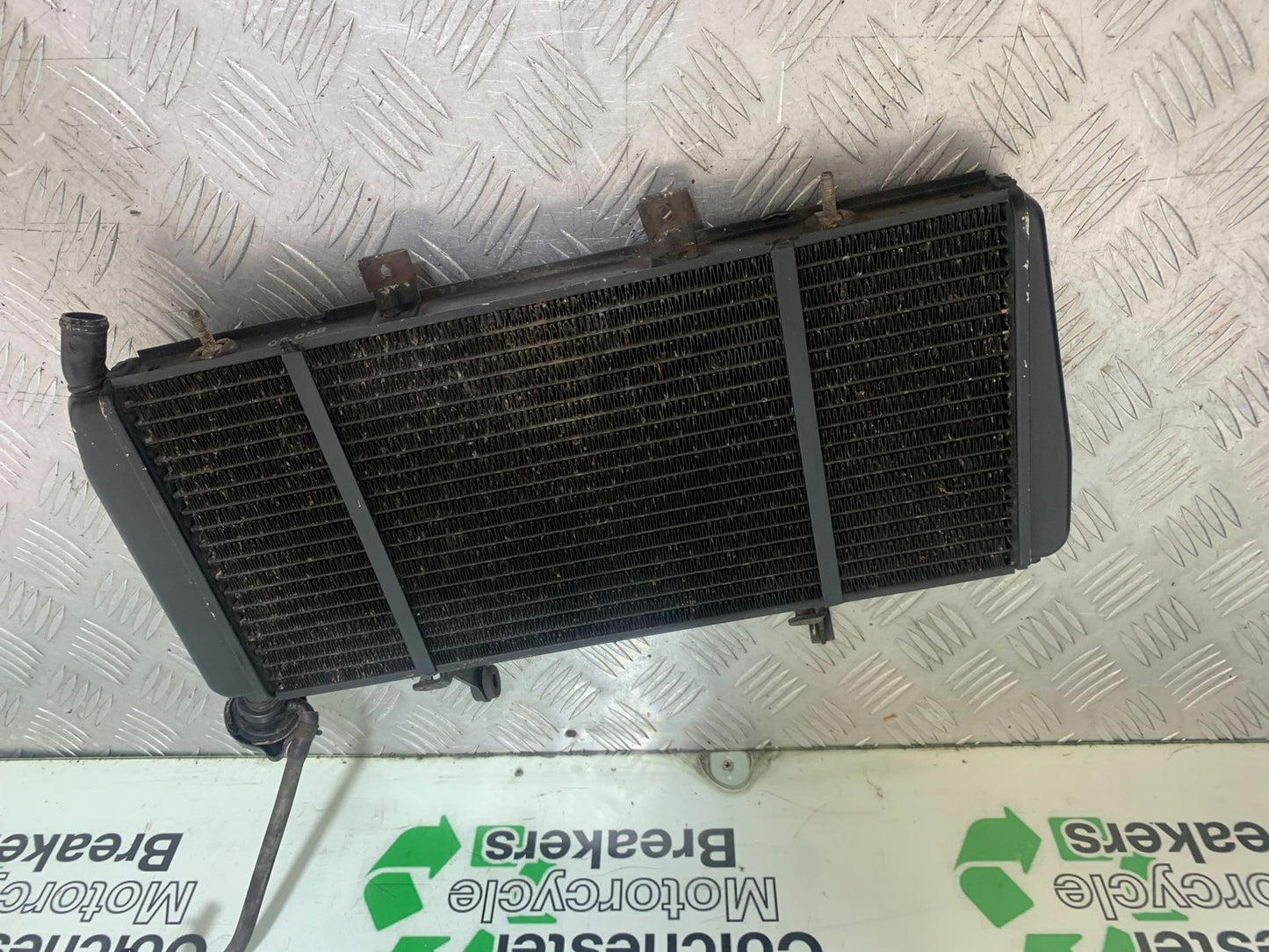 TRIUMPH 1050 SPRINT ST RADIATOR  YEAR 2004-2007 (CMB1197)