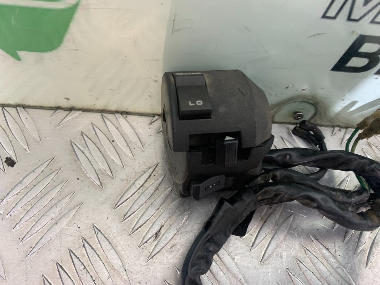 HONDA VT700 VT 700 SHADOW LEFT SWITCH GEAR  YEAR 1984-85 (CMB1328)