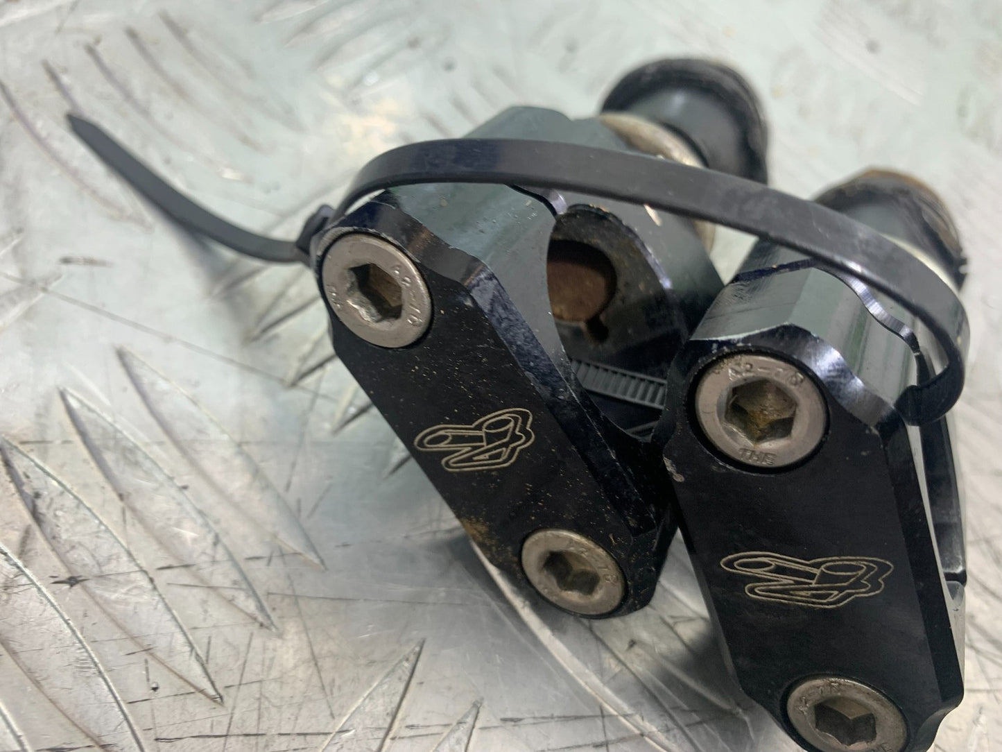 KAWASAKI KXF450 KXF 450 HANDLEBAR RISERS YEAR 2013 CMB1217)