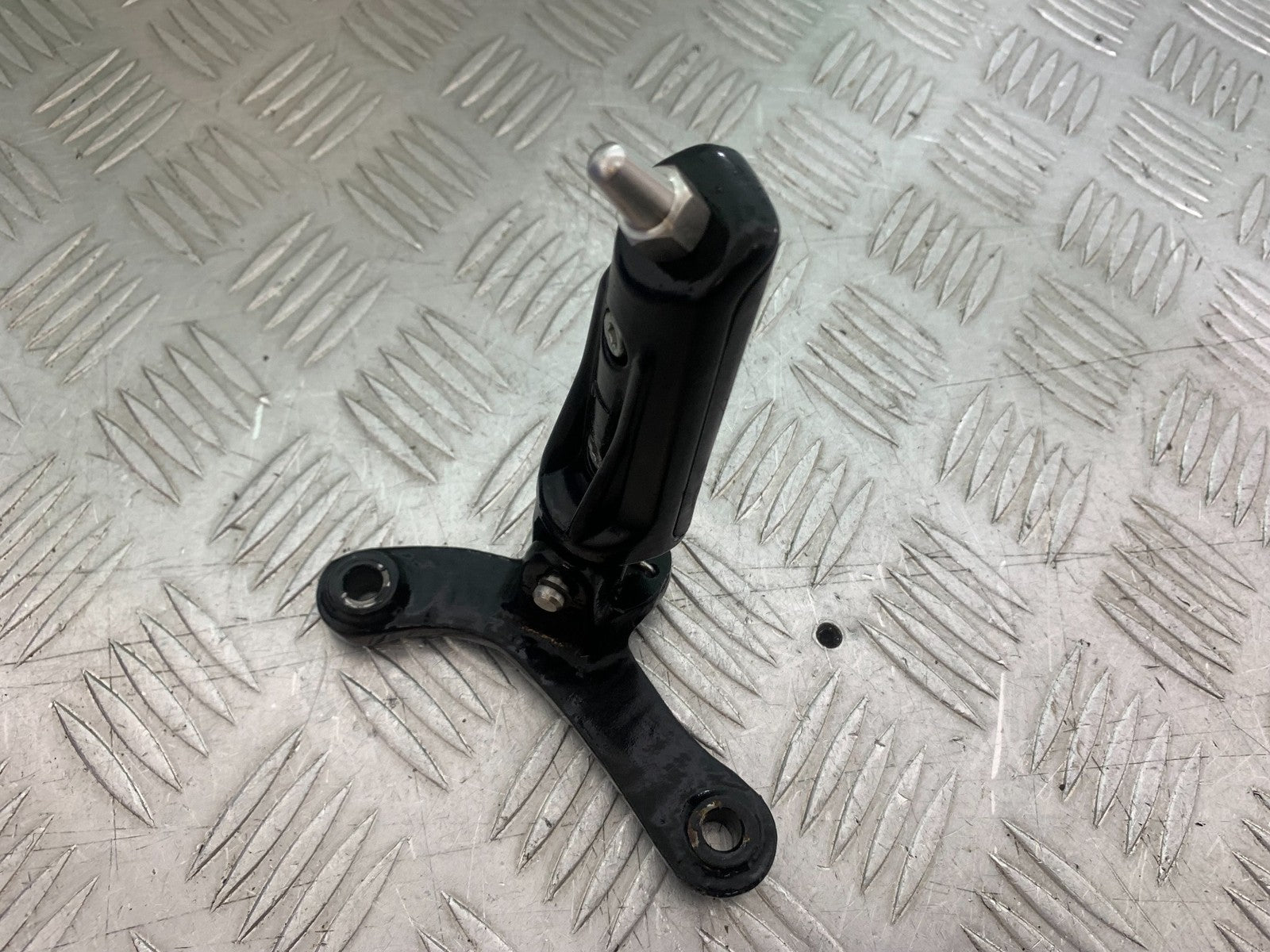BSA 650 GOLD STAR LEFT HANGER AND PEG   YEAR 2022-2025 (CMB1262)