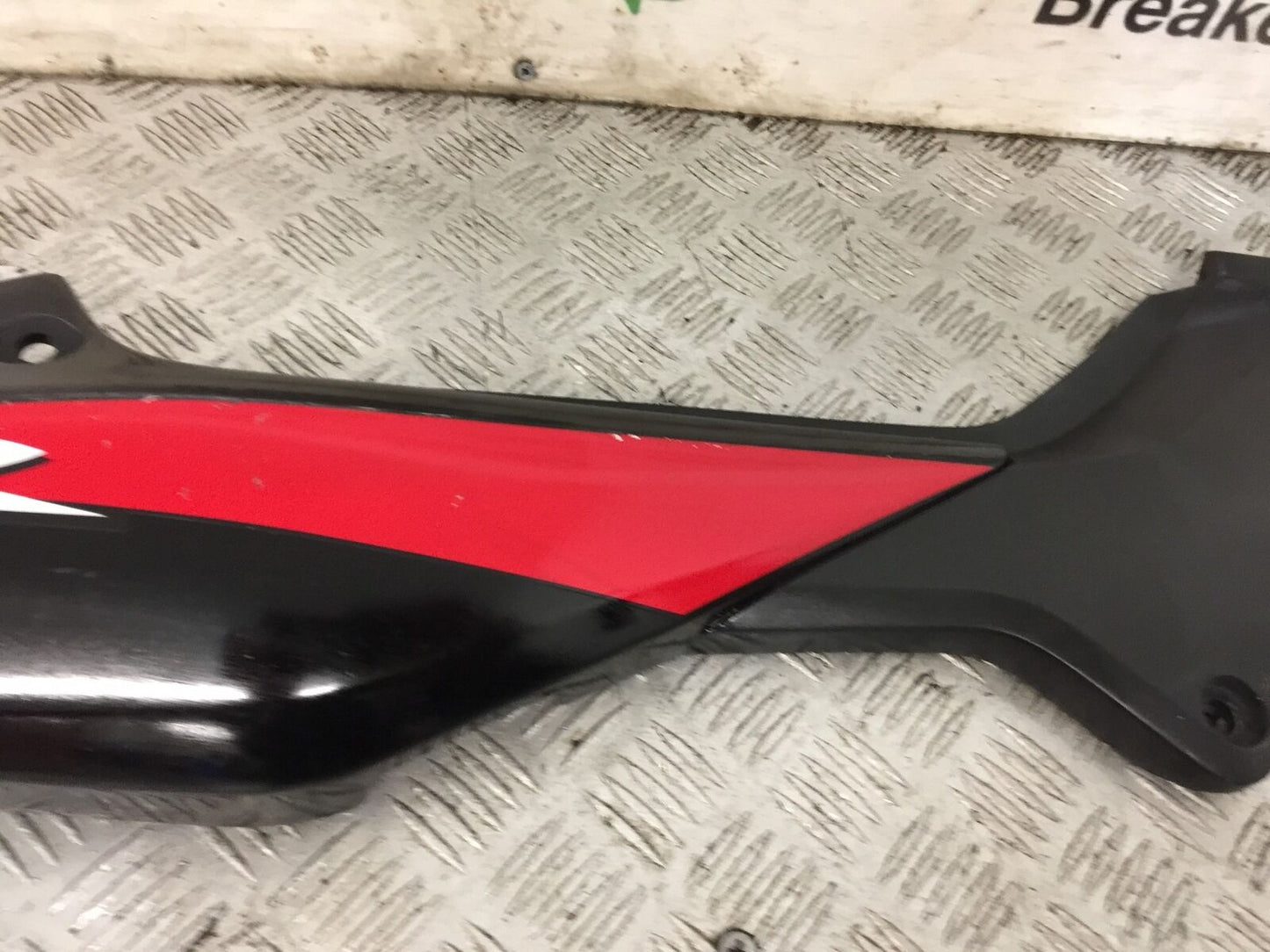 HONDA CBR125 CBR 125 RIGHT SEAT PANEL  YEAR 2007-10 (STOCK 884)