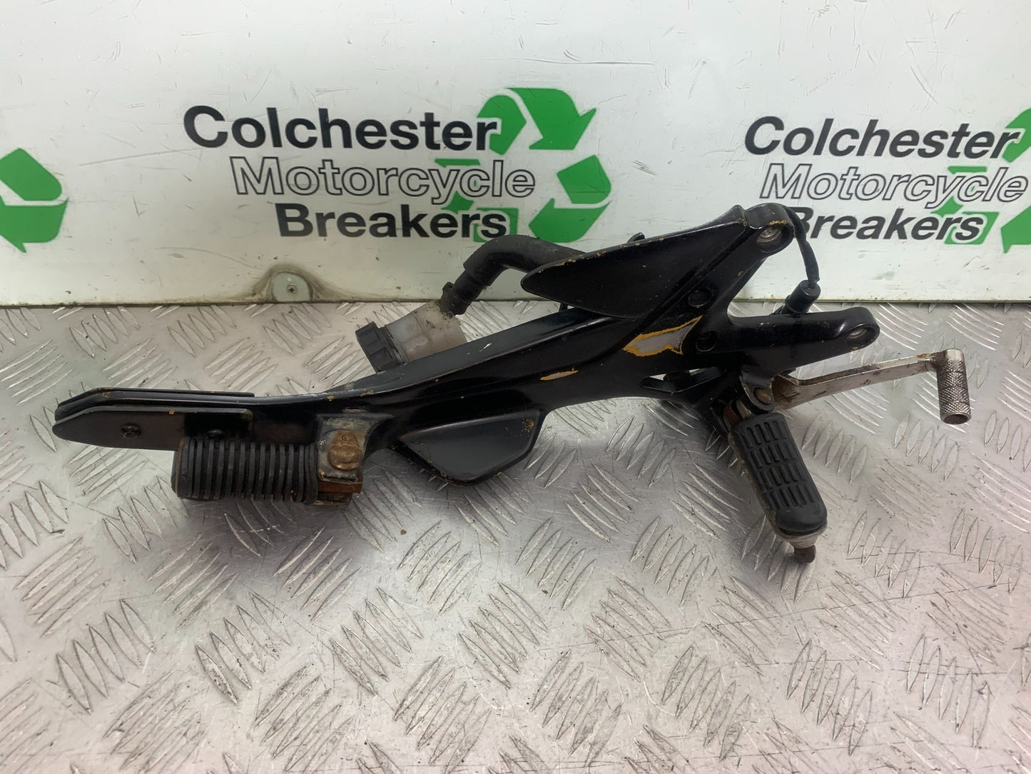 HONDA CBF600 CBF 600 RIGHT HANGER AND PEGS  YEAR 2004-07  (CMB1305)