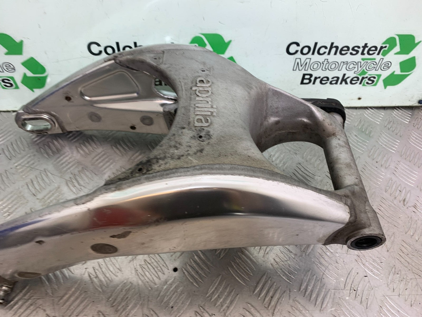 APRILIA RSV1000 RSV 1000 MILLE SWINGARM  1998- 2003 (CMB1184)