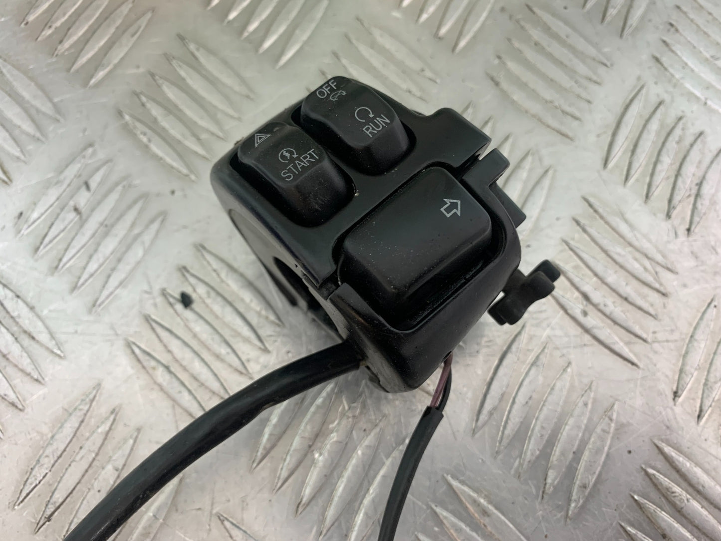 HARLEY DAVIDSON FXS BLACKLINE 1585 RIGHT SWITCH GEAR  YEAR 2012 (CMB1147)