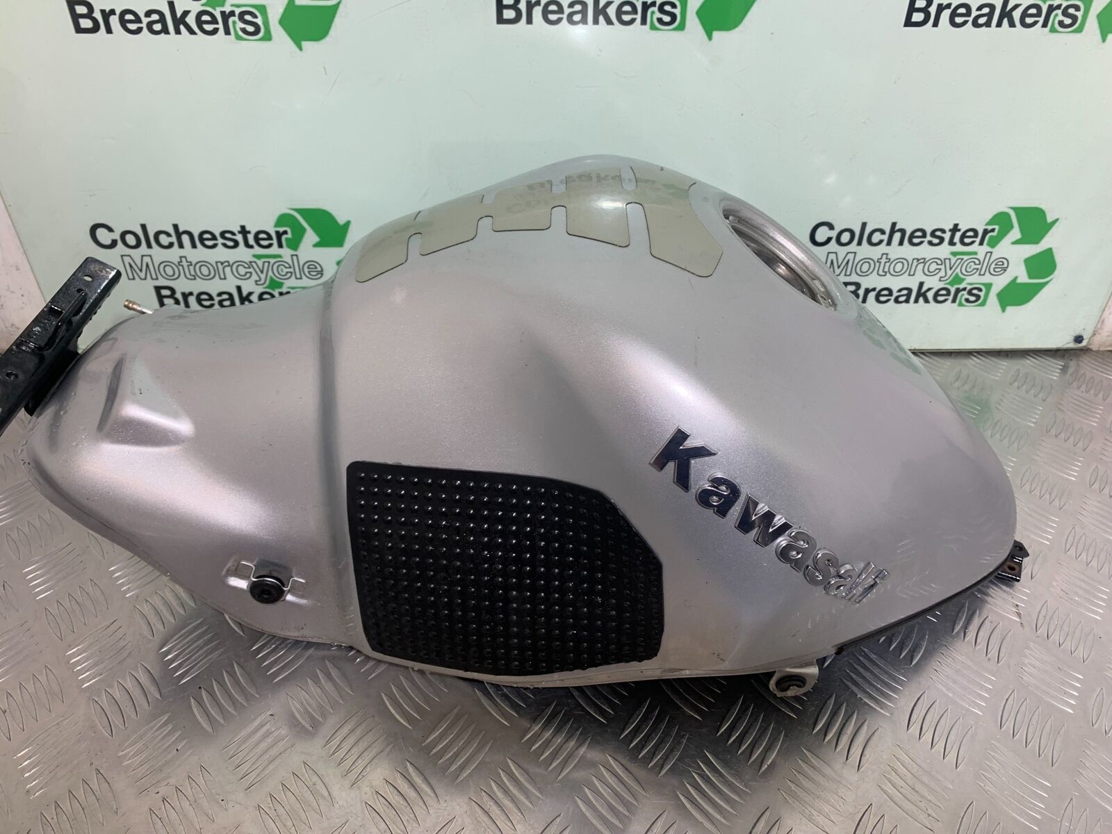 KAWASAKI ZZR1200 ZZR 1200 PETROL TANK  YEAR 2002-05 (STOCK 993)