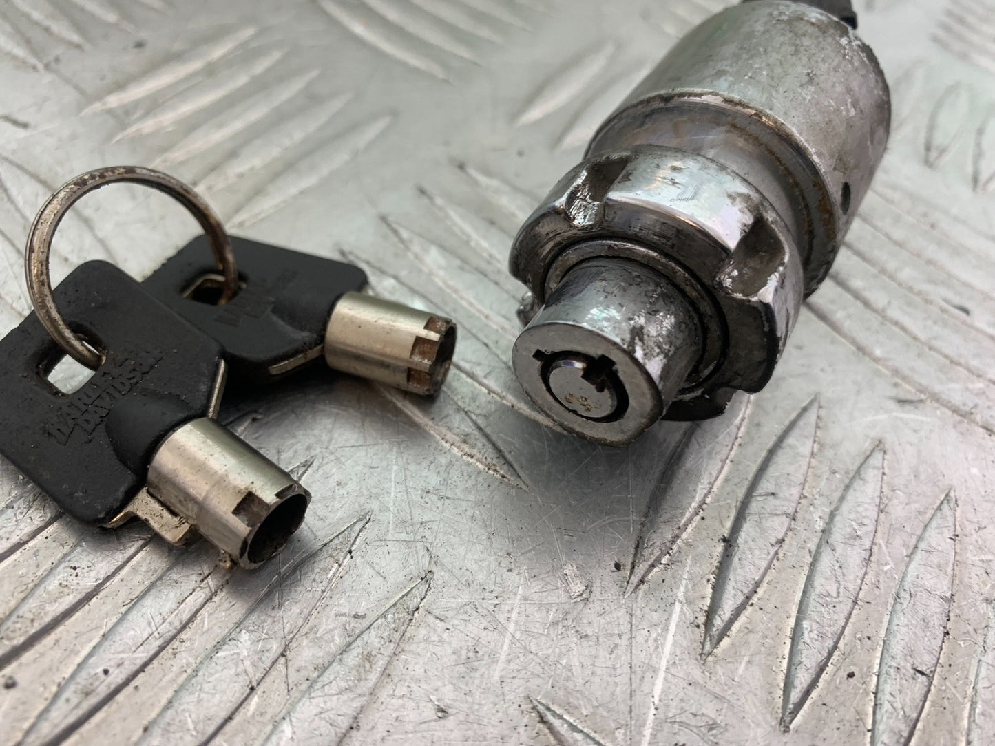 HARLEY DAVIDSON FXS BLACKLINE 1585 IGNITION SWITCH AND KEYS YEAR 2012 (CMB1147)