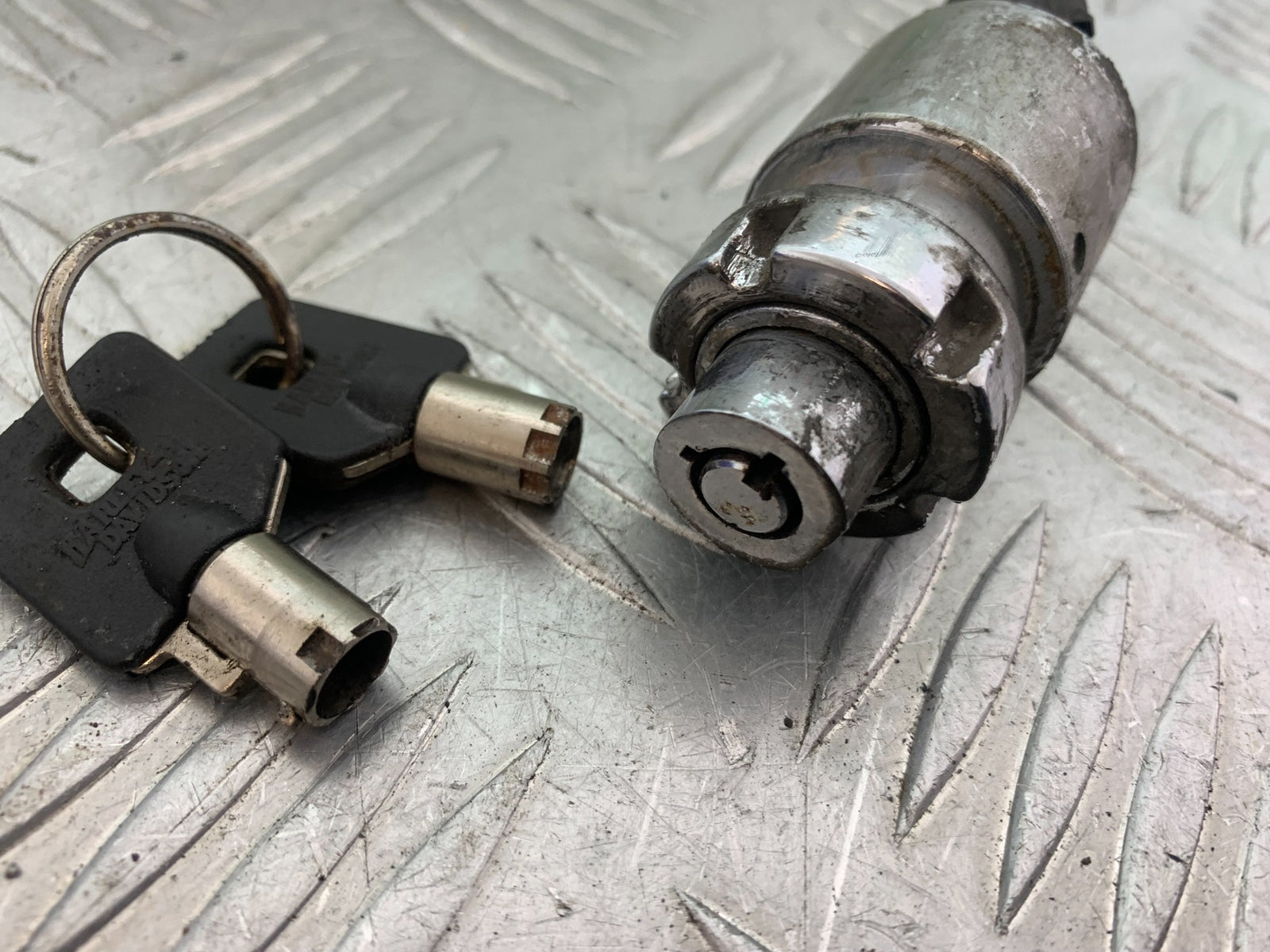HARLEY DAVIDSON FXS BLACKLINE 1585 IGNITION SWITCH AND KEYS YEAR 2012 (CMB1147)