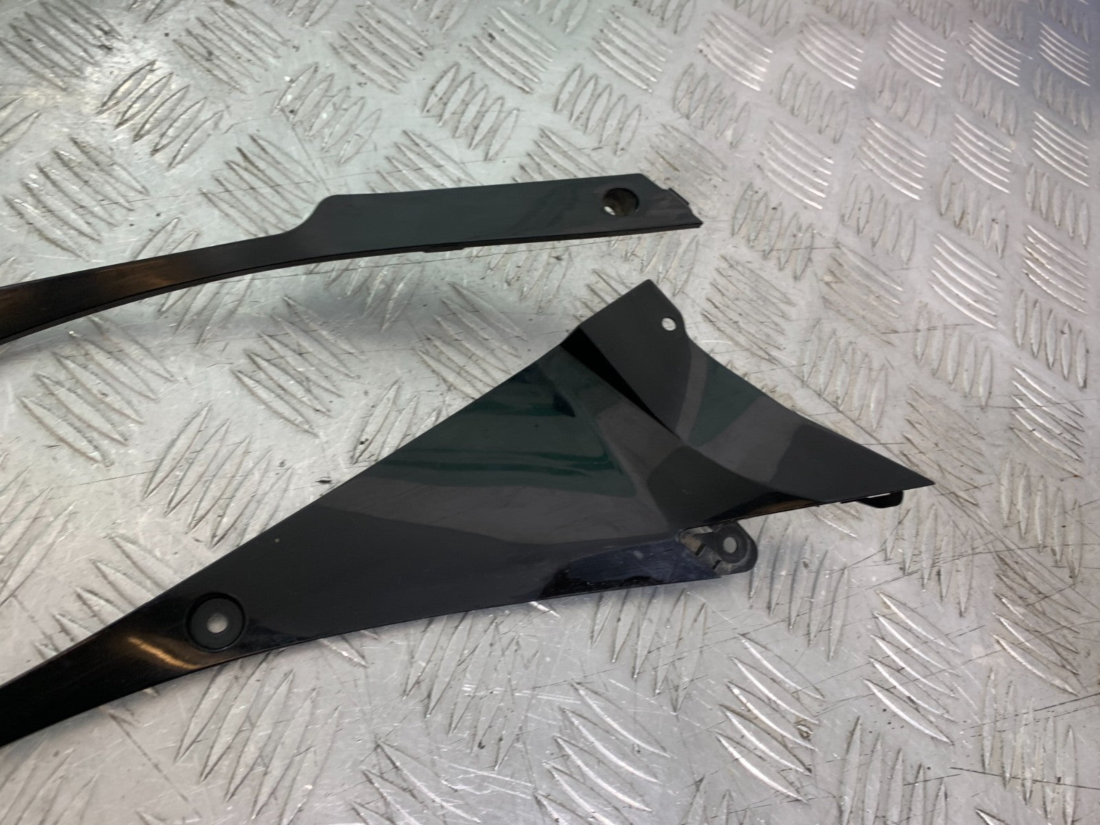 HONDA CBR1000 RR  LEFT AND RIGHT INNER INFILLS YEAR  2008-2011 (CMB1330)