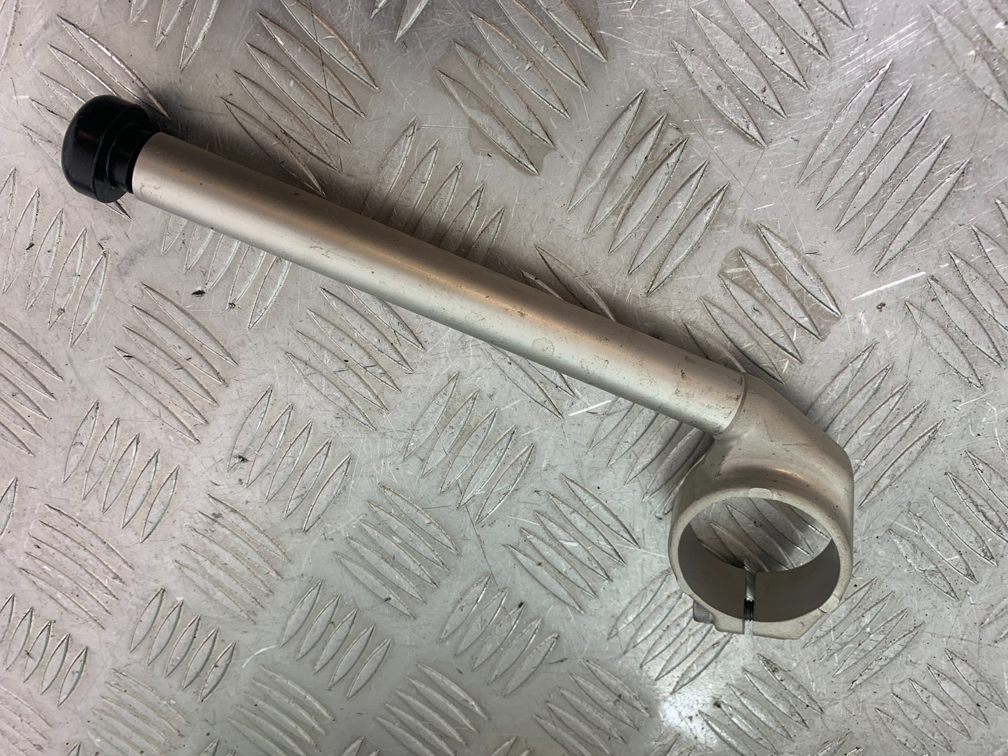 YAMAHA YZF R1 RIGHT HANDLEBAR  YEAR 2004-2006 (CMB1155)