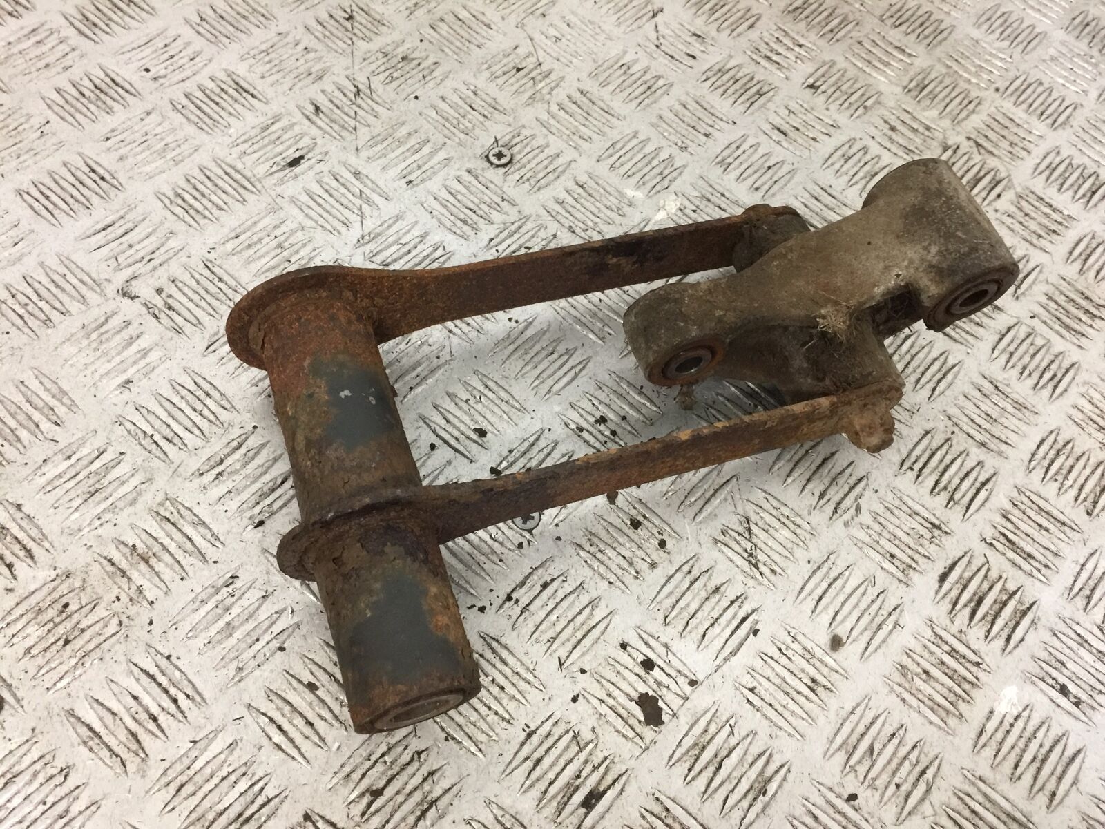 KAWASAKI VN900 VN 900 CUSTOM REAR SHOCK LINKAGE  YEAR 2015  (STOCK 780)