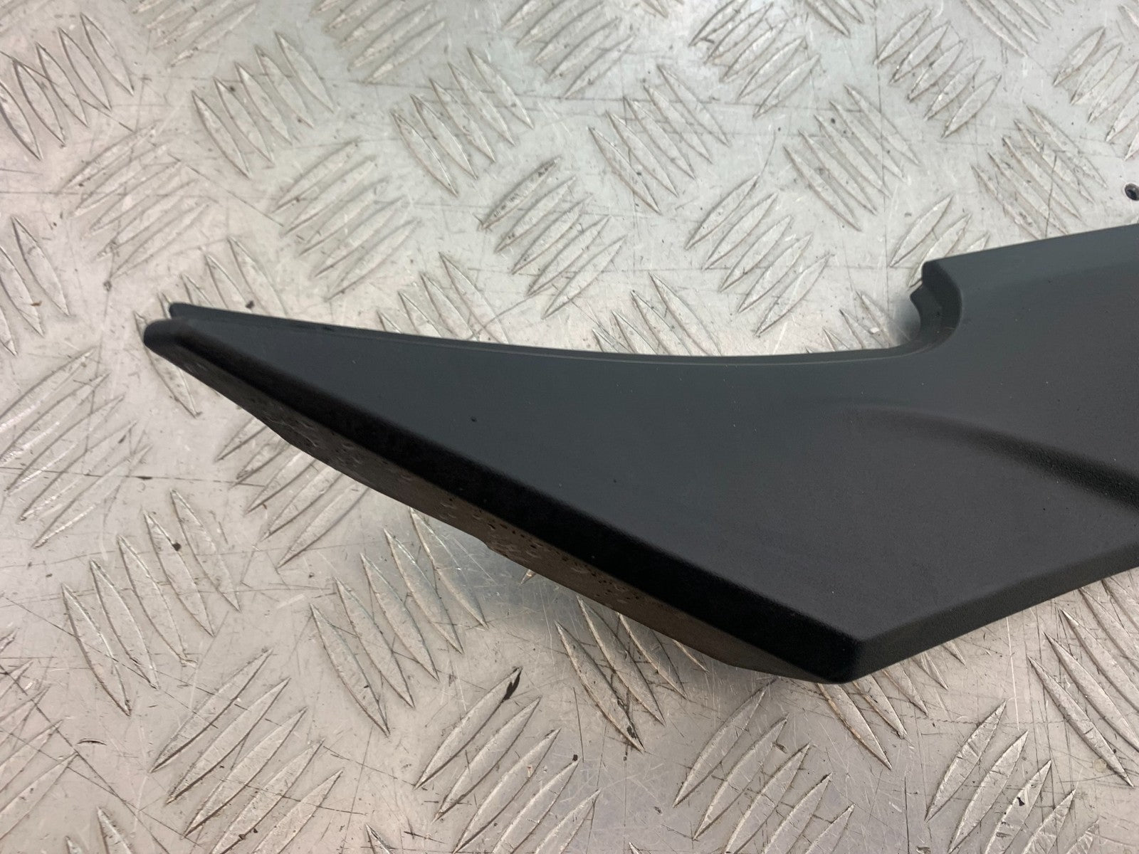 KAWASAKI ER6 F ER6F RIGHT TANK PANEL  YEAR 2005-2008 (CMB1277)