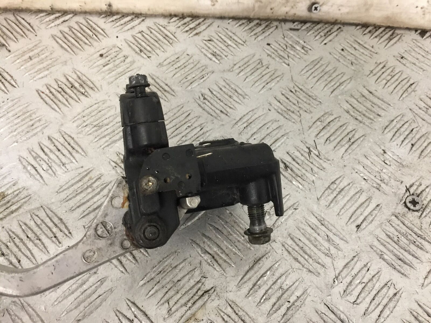 SUZUKI AN 250 BURGMAN REAR MASTER CYLINDER  YEAR 1999  (STOCK 881)