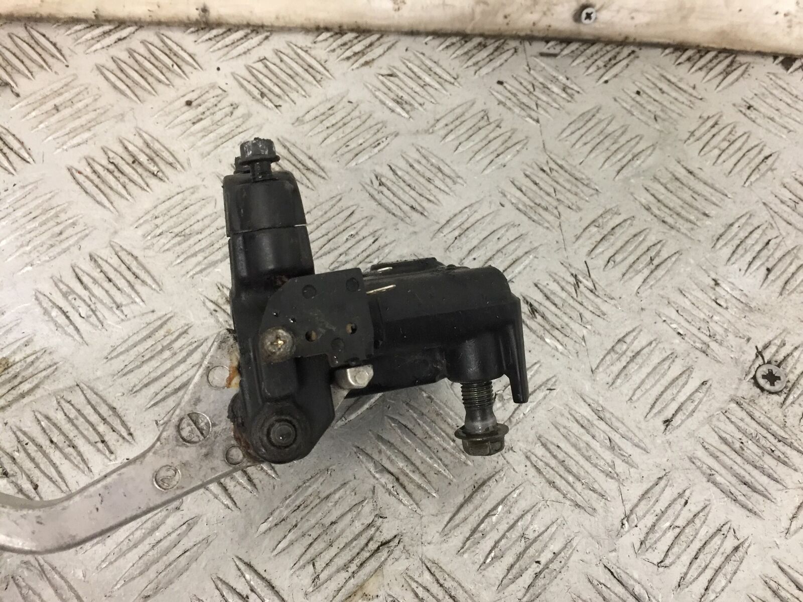 SUZUKI AN 250 BURGMAN REAR MASTER CYLINDER  YEAR 1999  (STOCK 881)