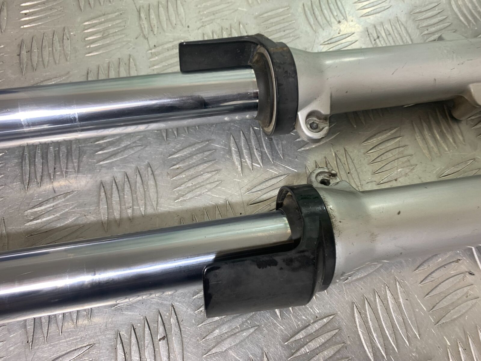 KAWASAKI Z750 ZR750 ZR-7S FORKS  YEAR 1999-05 (CMB1135)