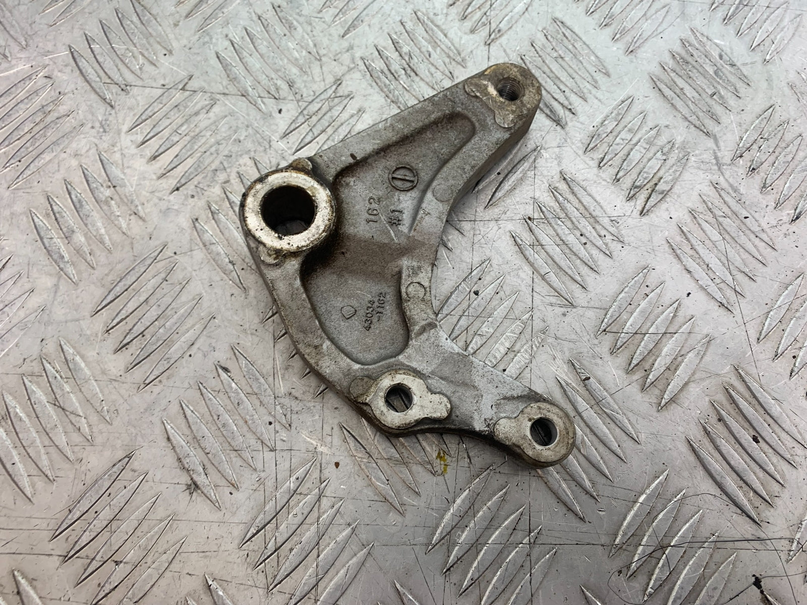 KAWASAKI VN1500 CLASSIC REAR CALIPER BRACKET  YEAR 1999 -2006 (CMB1166)